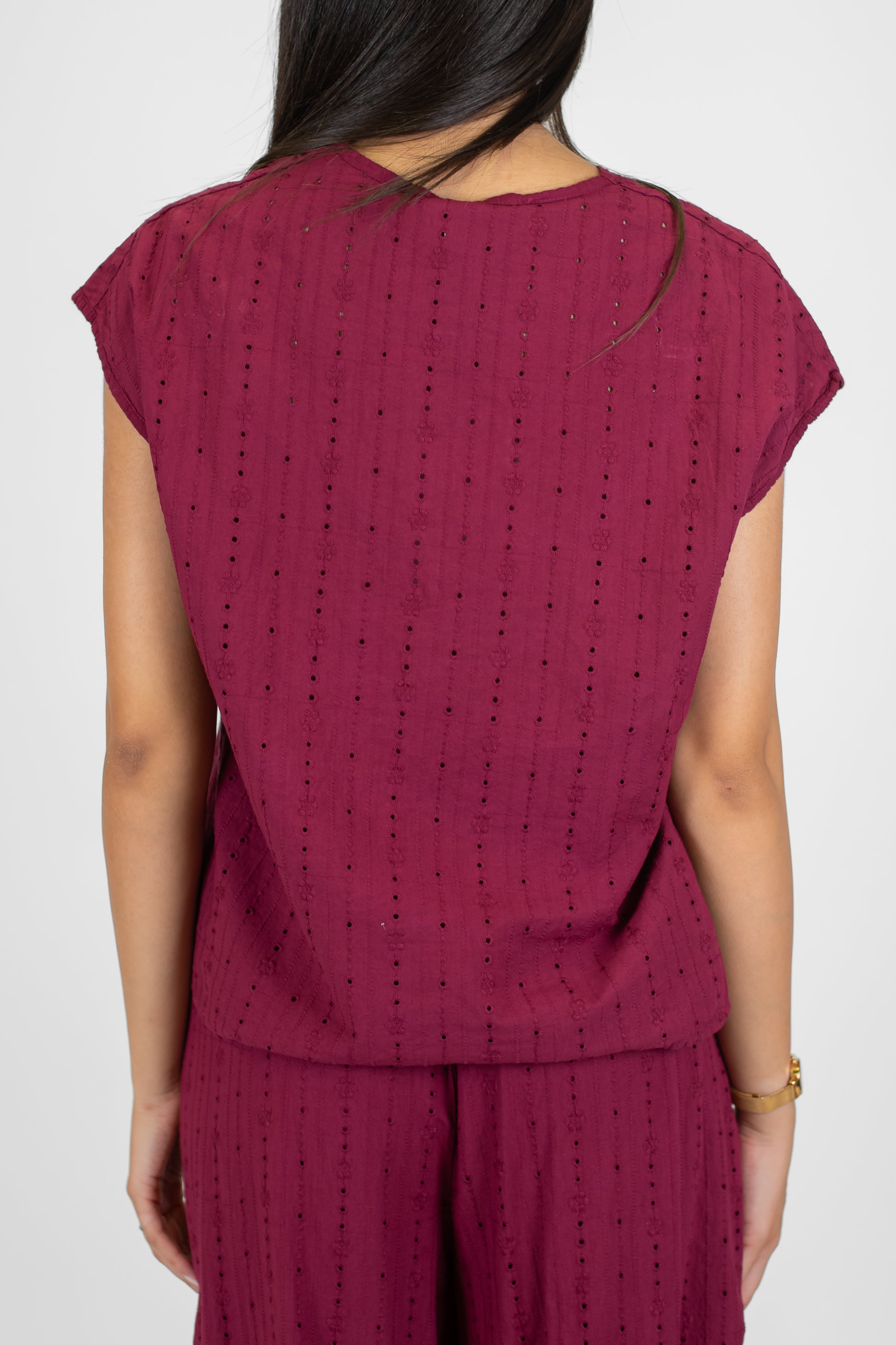 Haveone - Coordinato in pizzo sangallo con t-shirt scollo a V e pantalone palazzo con coulisse