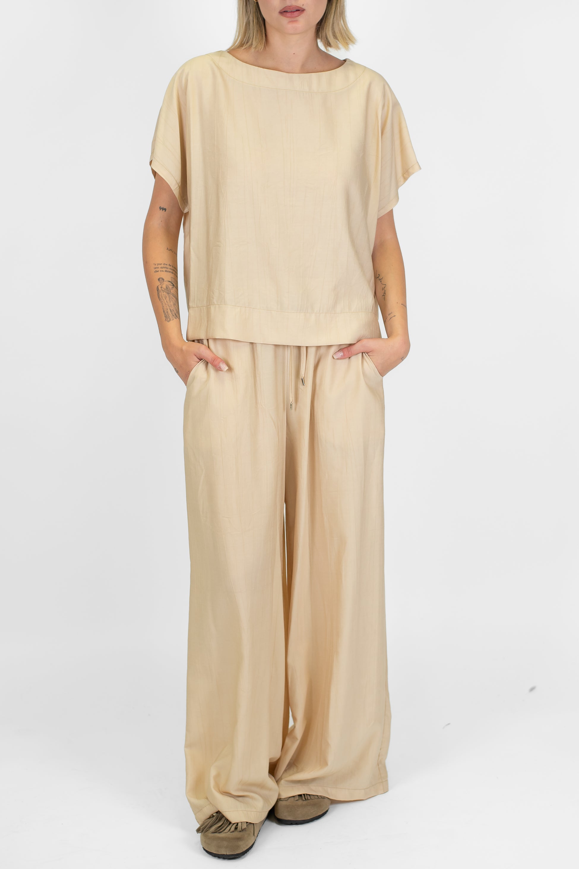 Tensione in - Coordinato t-shirt e pantalone palazzo con coulisse in viscosa leggera