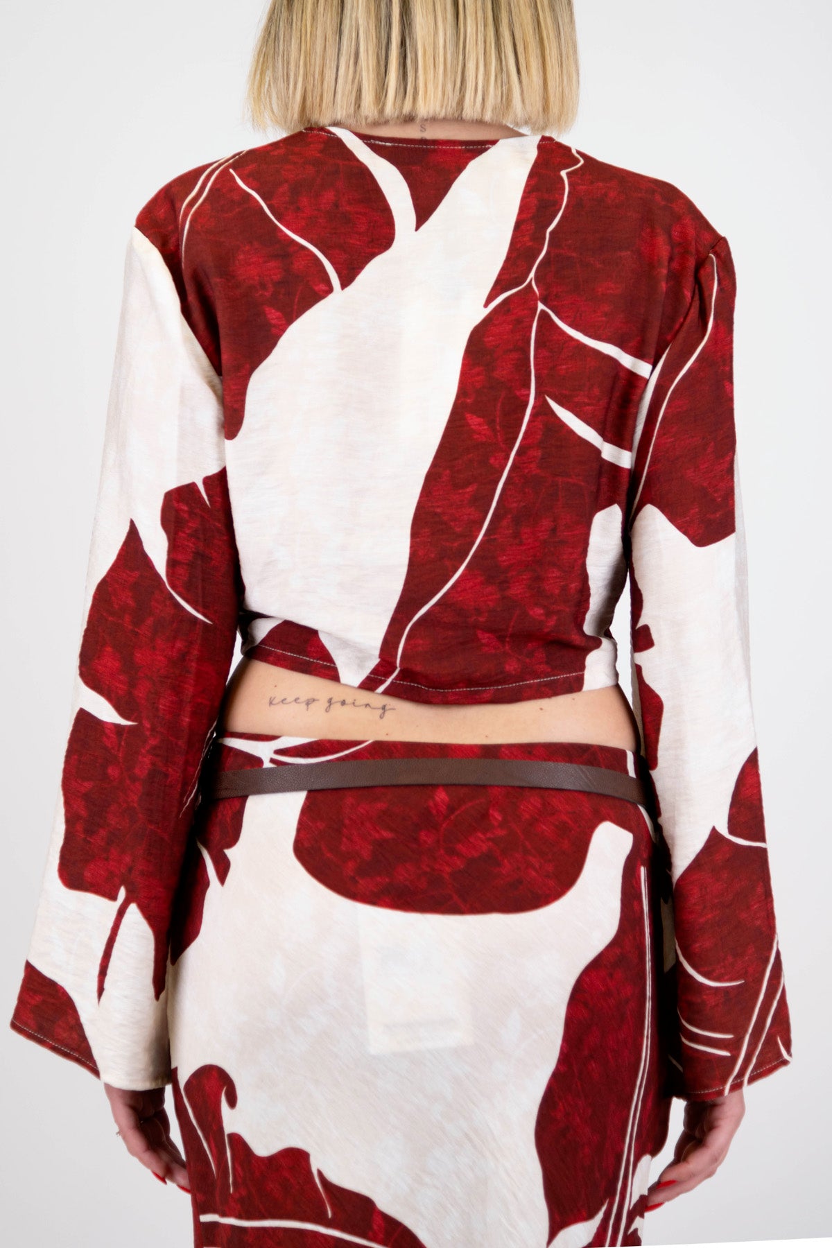 Haveone - Blusa crop annodata fantasia floreale in viscosa con manica lunga