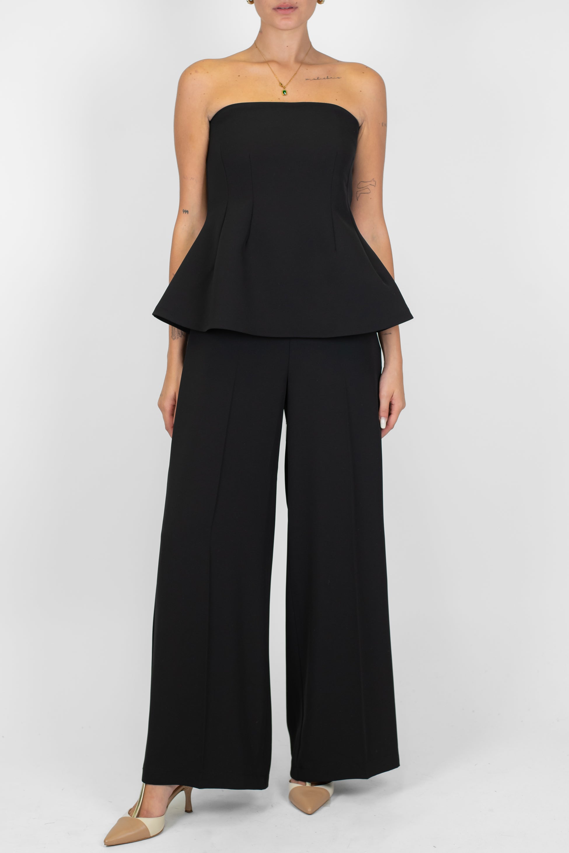 Tensione in - Tuta a fascia con balza