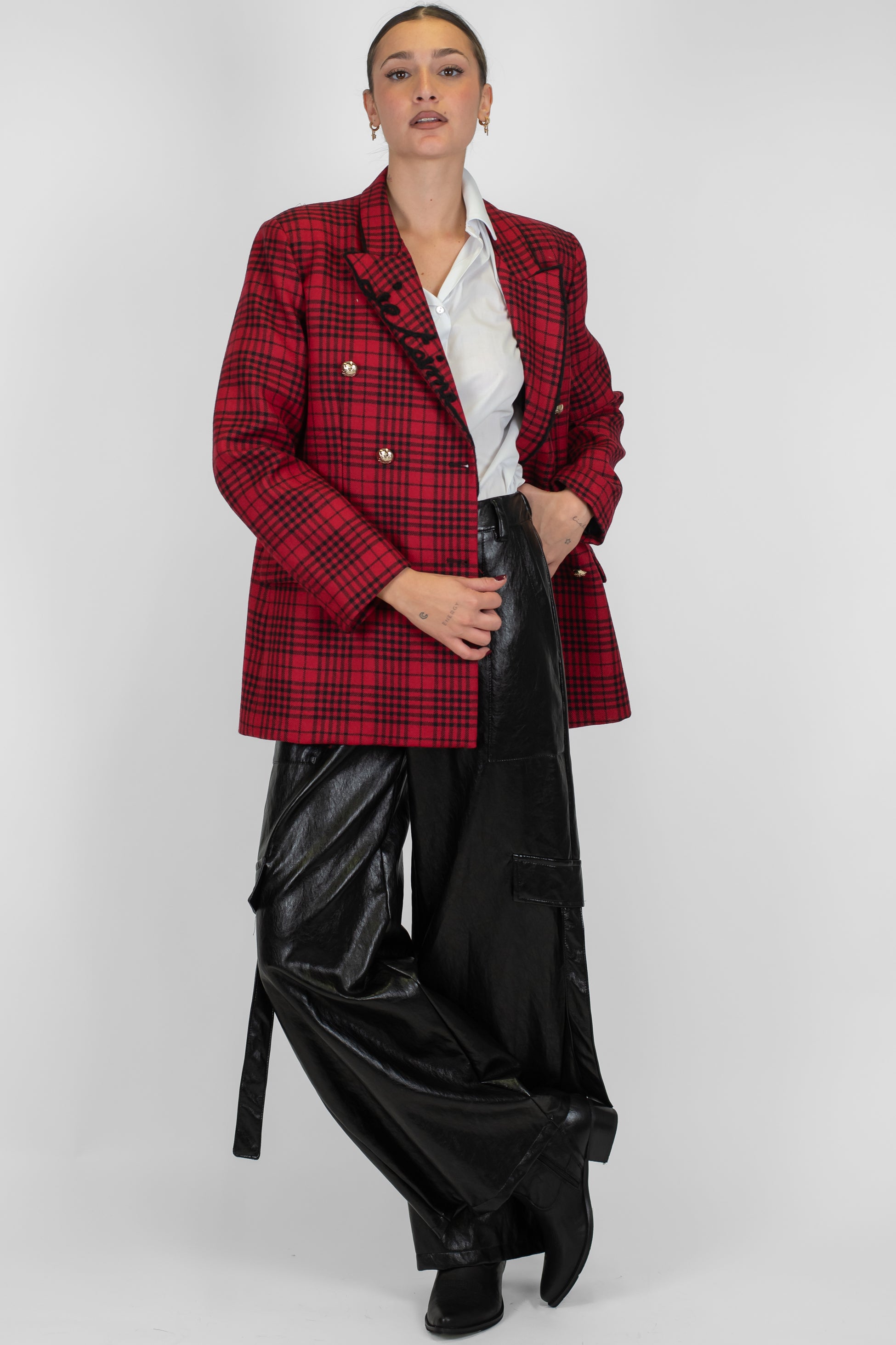 Tensione in - Blazer doppiopetto fantasia quadri in pura lana con profili e scritta ricamata a contrasto