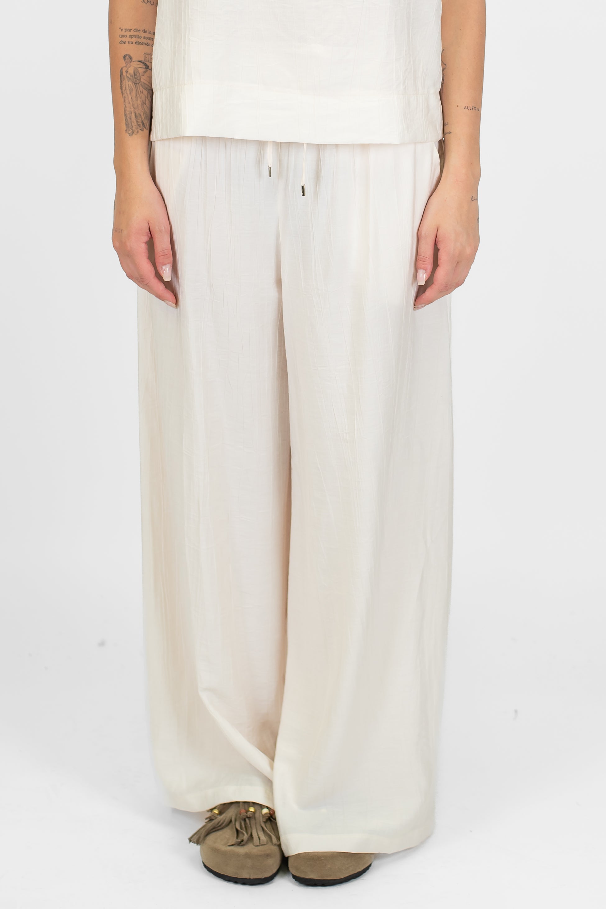 Tensione in - Coordinato t-shirt e pantalone palazzo con coulisse in viscosa leggera