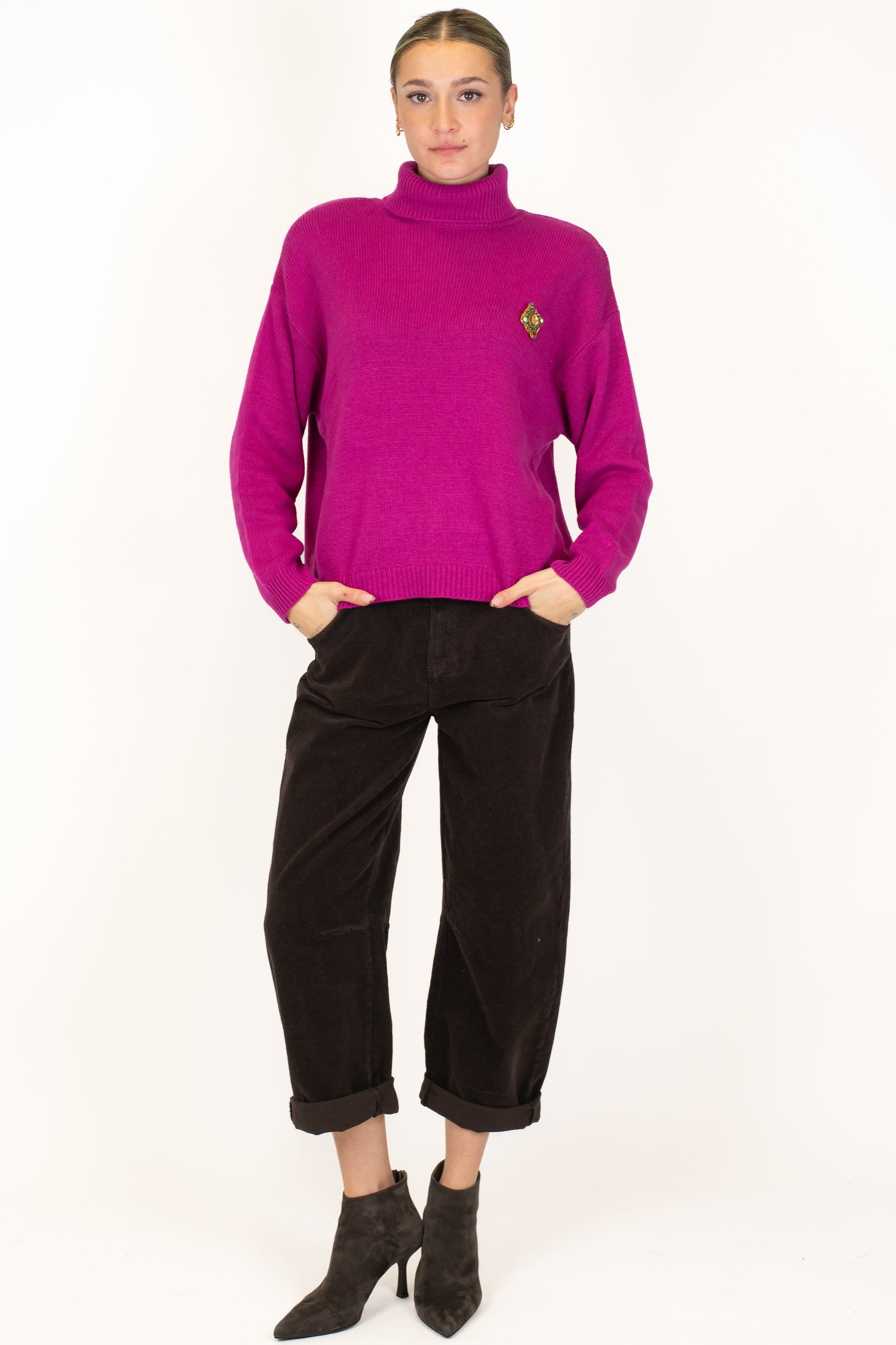 Motel - Dolcevita in misto lana con spalline e spilla gioiello