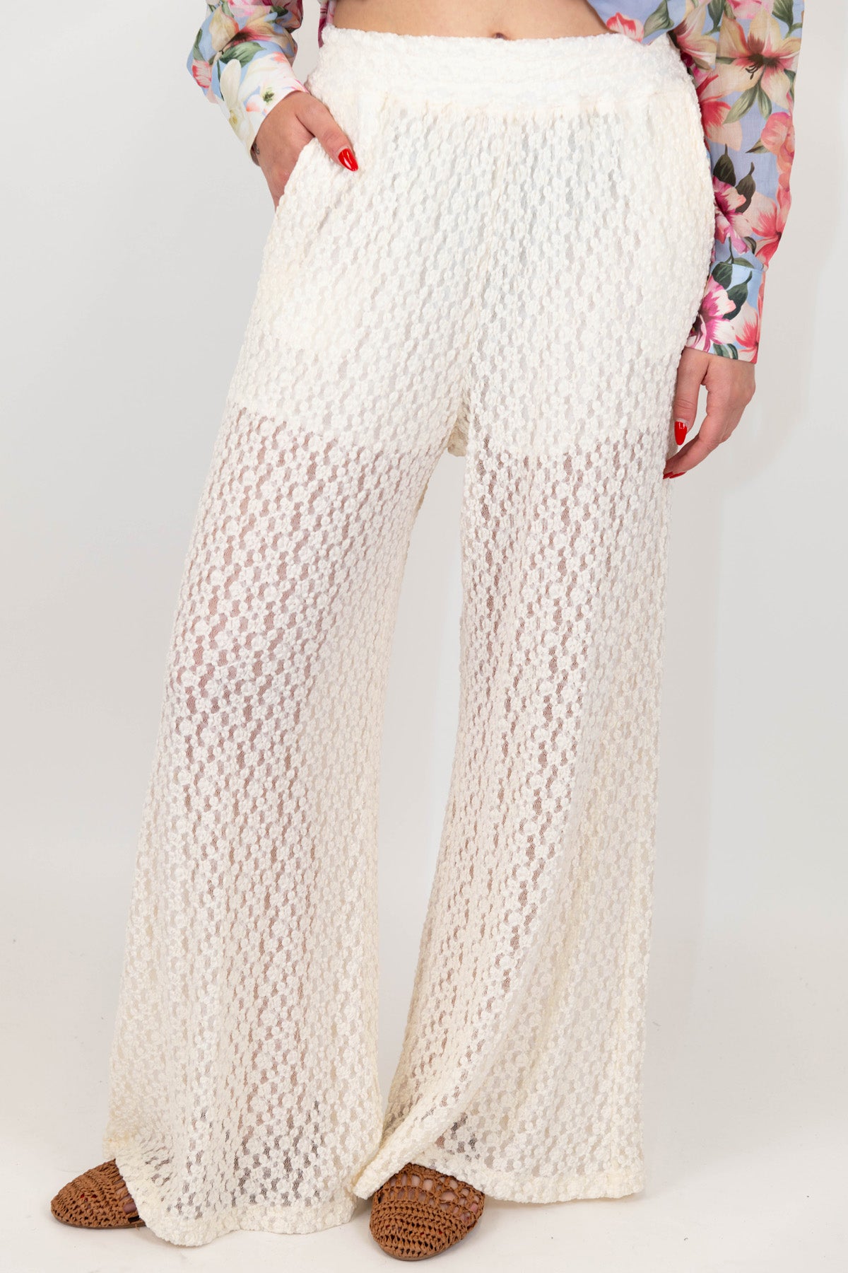 Tensione in - Pantalone palazzo in crochet con elastico in vita