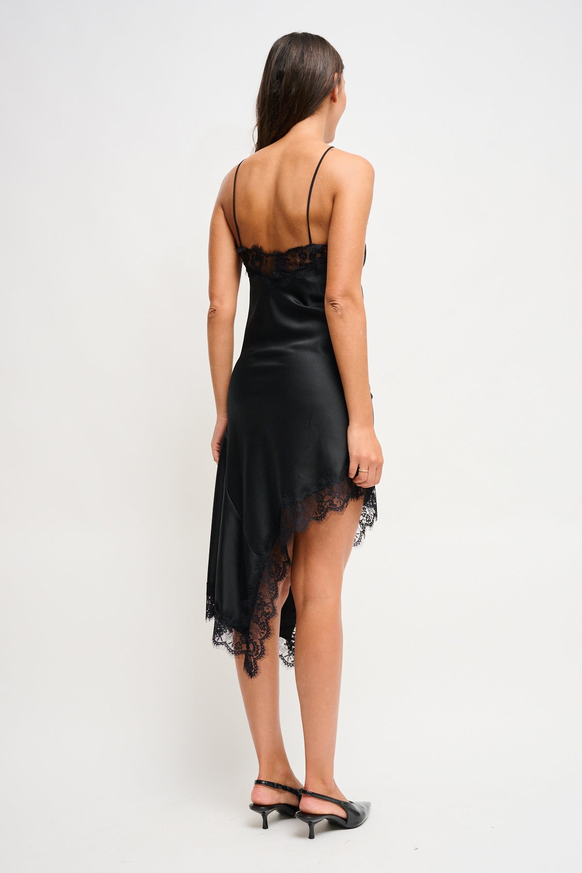 Maryley - Abito asimmetrico con dettagli in pizzo