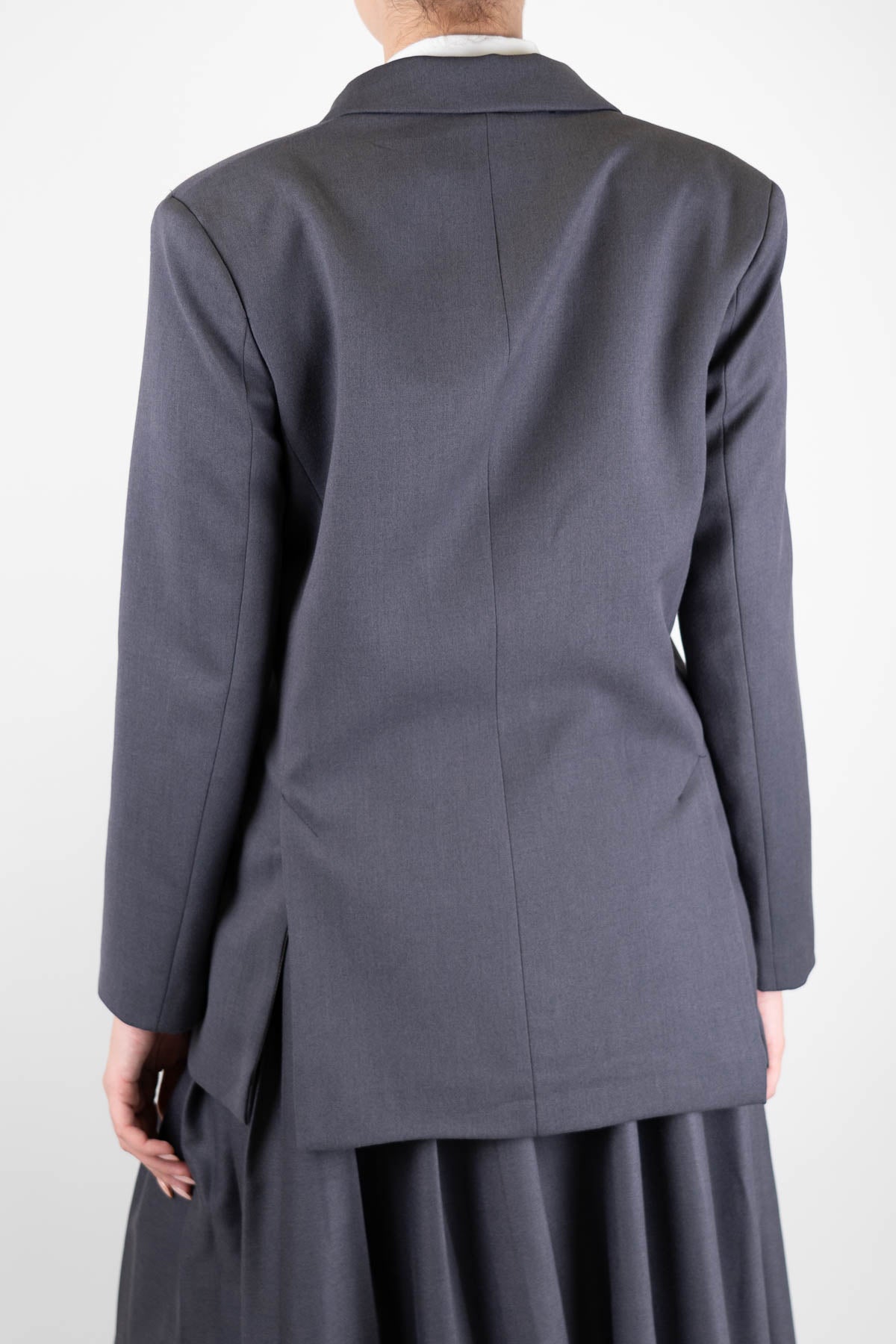 Tensione in - Giacca doppiopetto con stemmi e spille