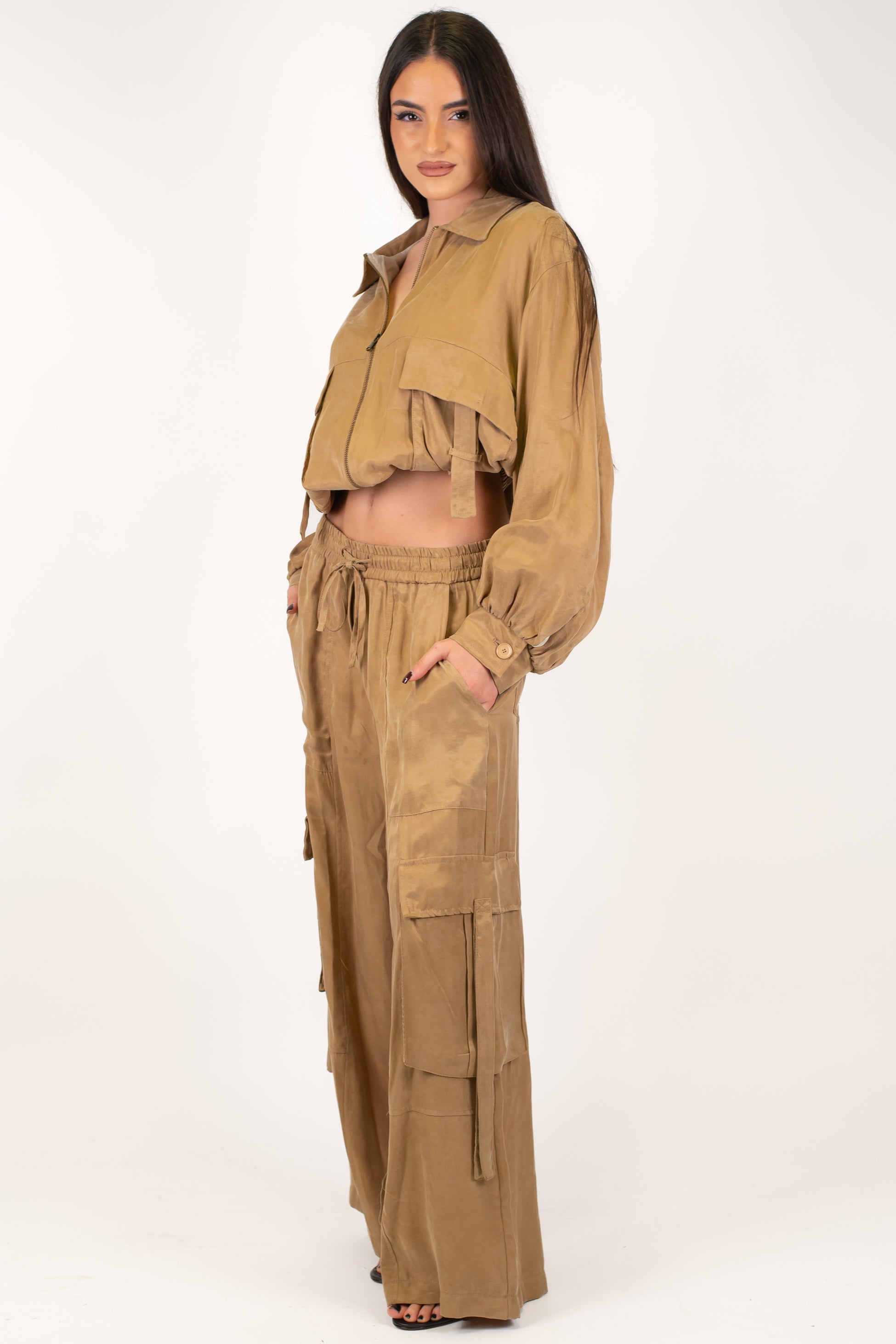 Tensione in - Pantalone cargo palazzo in lyocell effetto seta