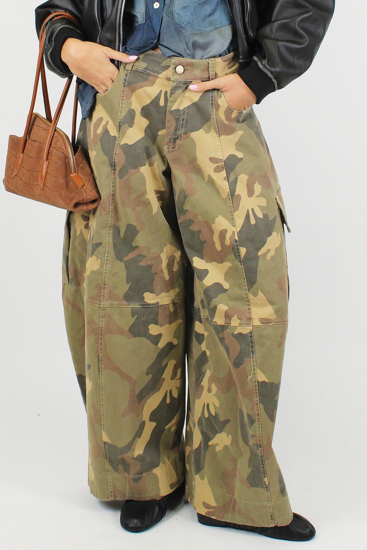 Tensione in - Pantalone cargo-balloon ampio fantasia camouflage