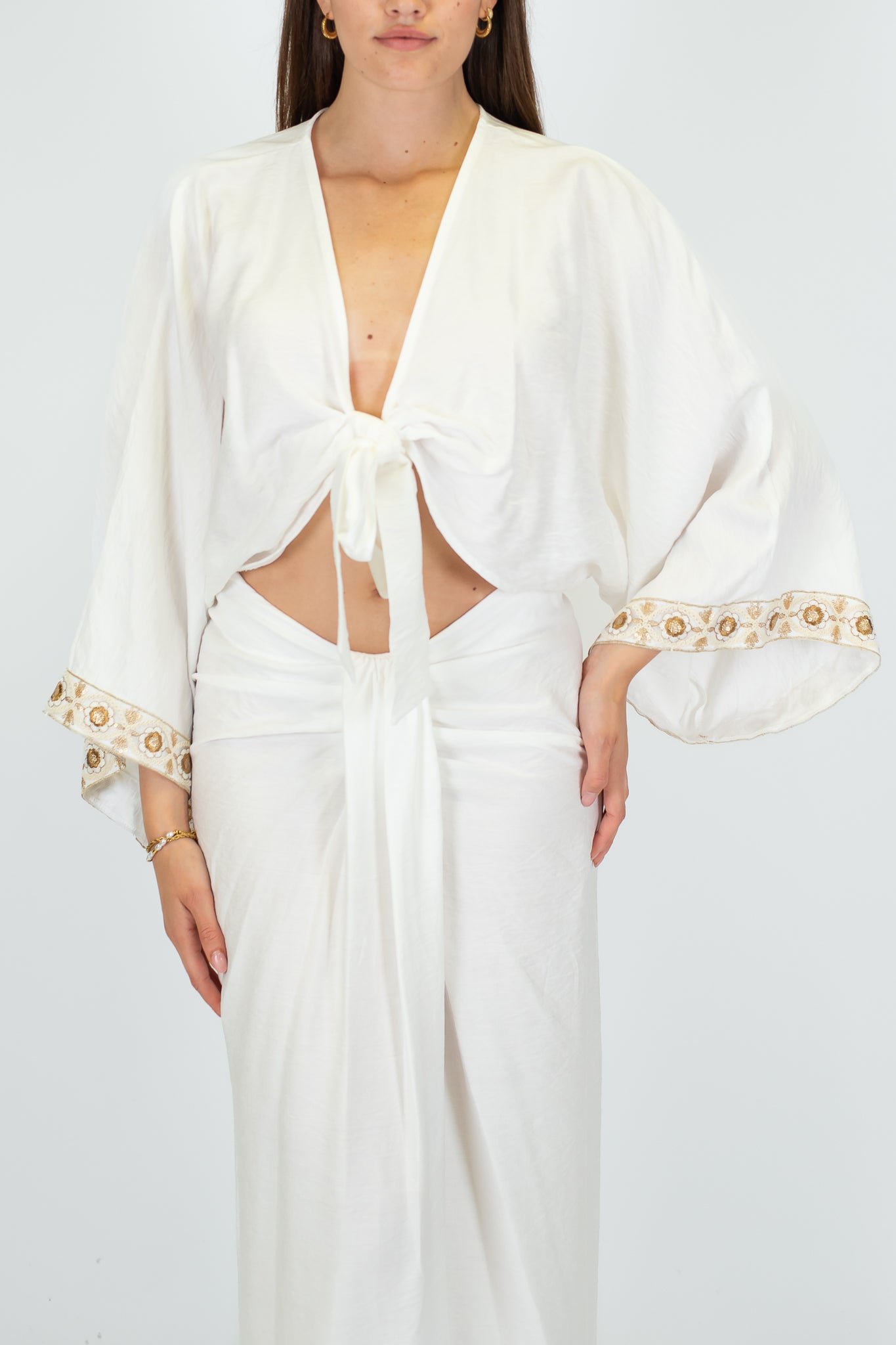 Haveone - Camicia con nodo con profilo etnico sui polsi