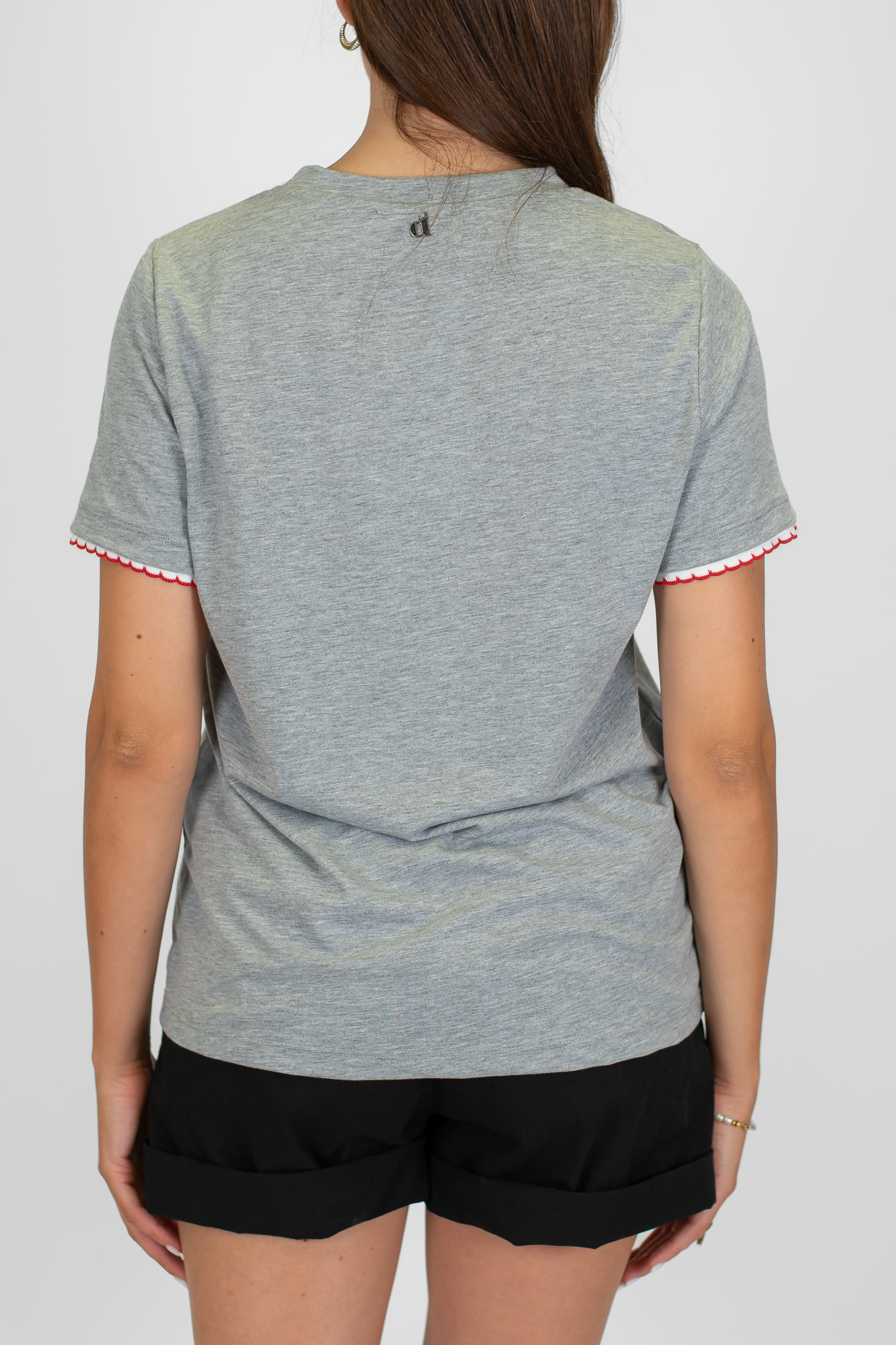 DIxie - T shirt mezza manica con spilla ciligia