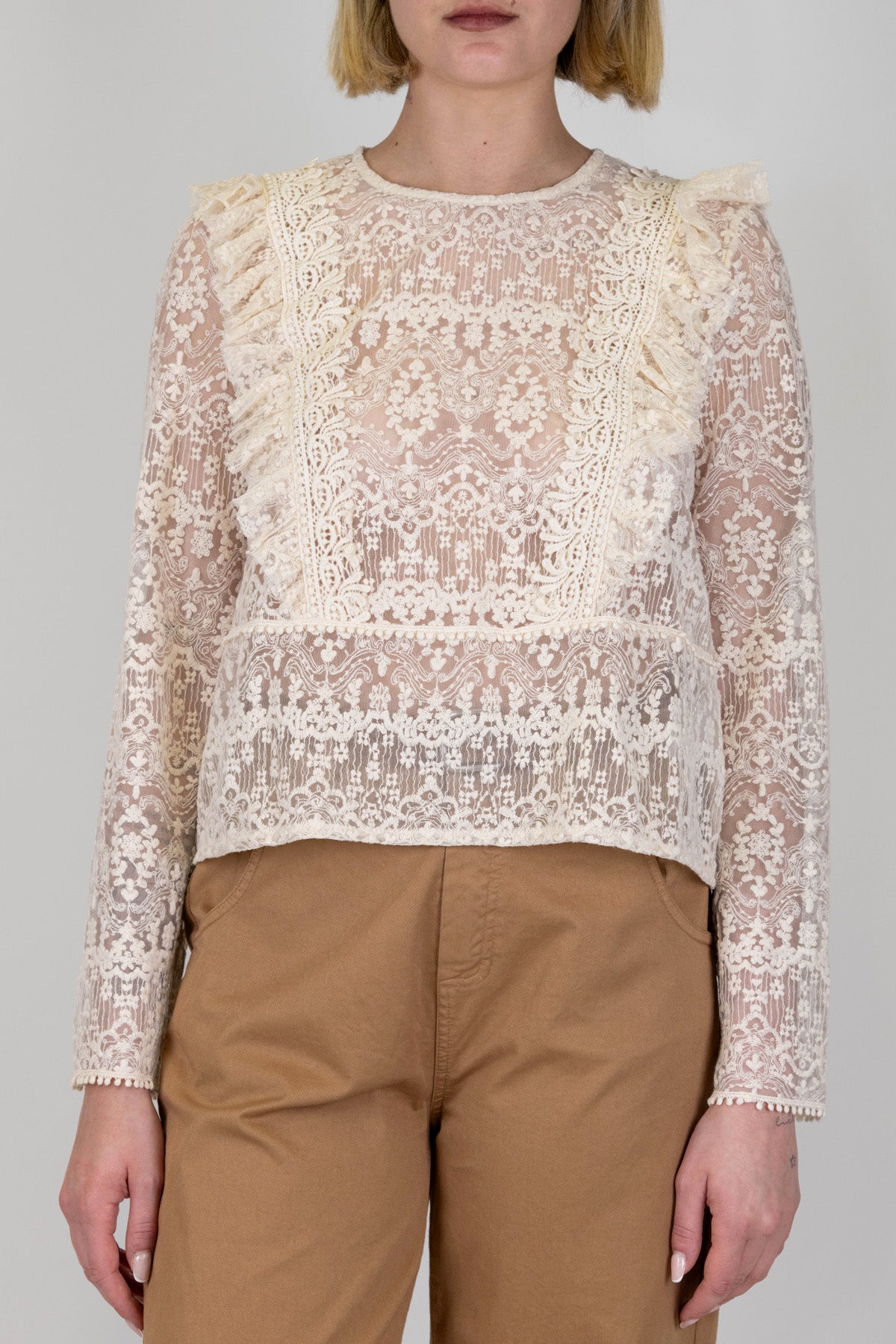 Tensione in - Blusa in crochet con rouches