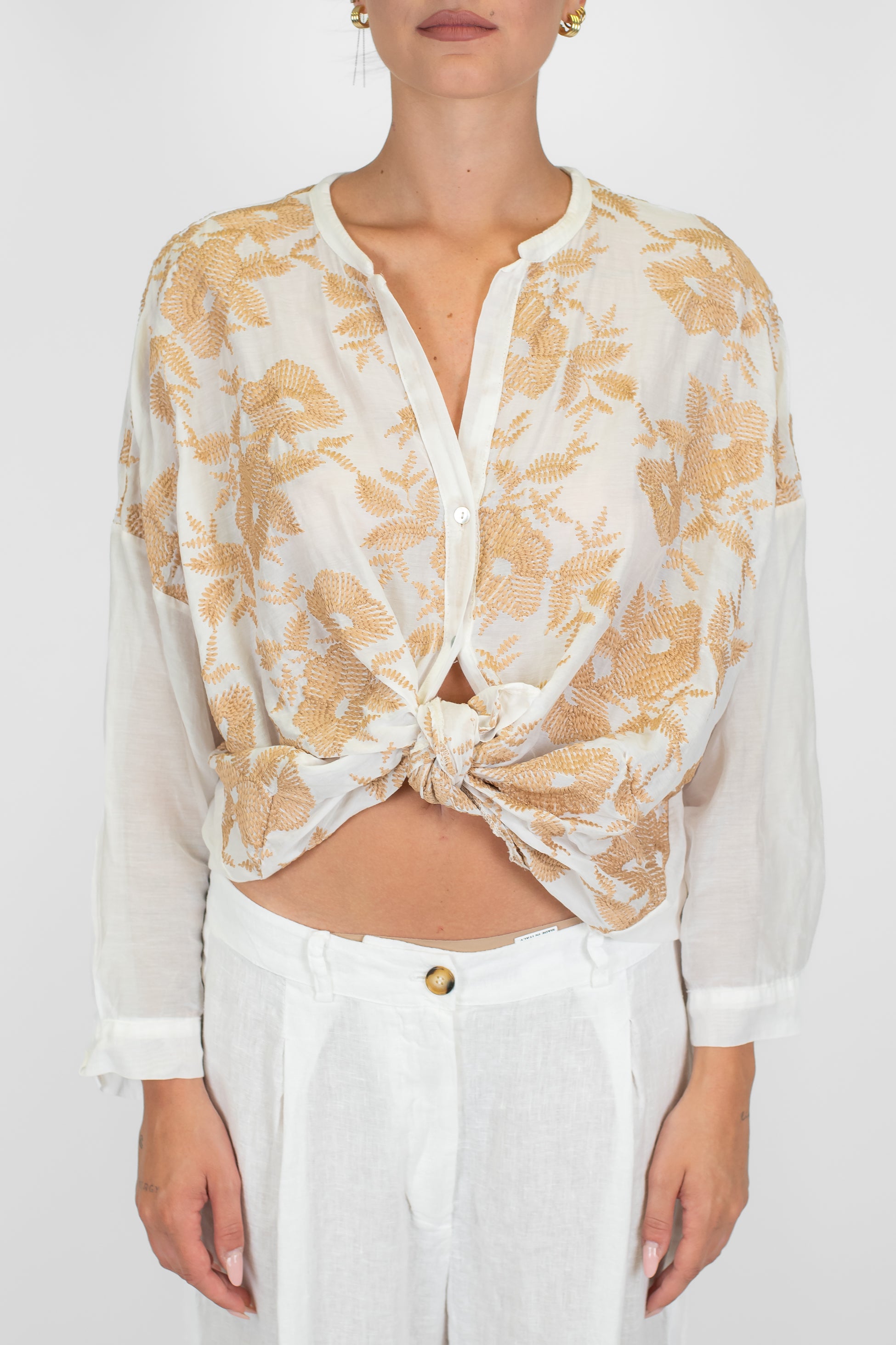 Motel - Camicia in misto seta con ricami a contrasto e collo coreano