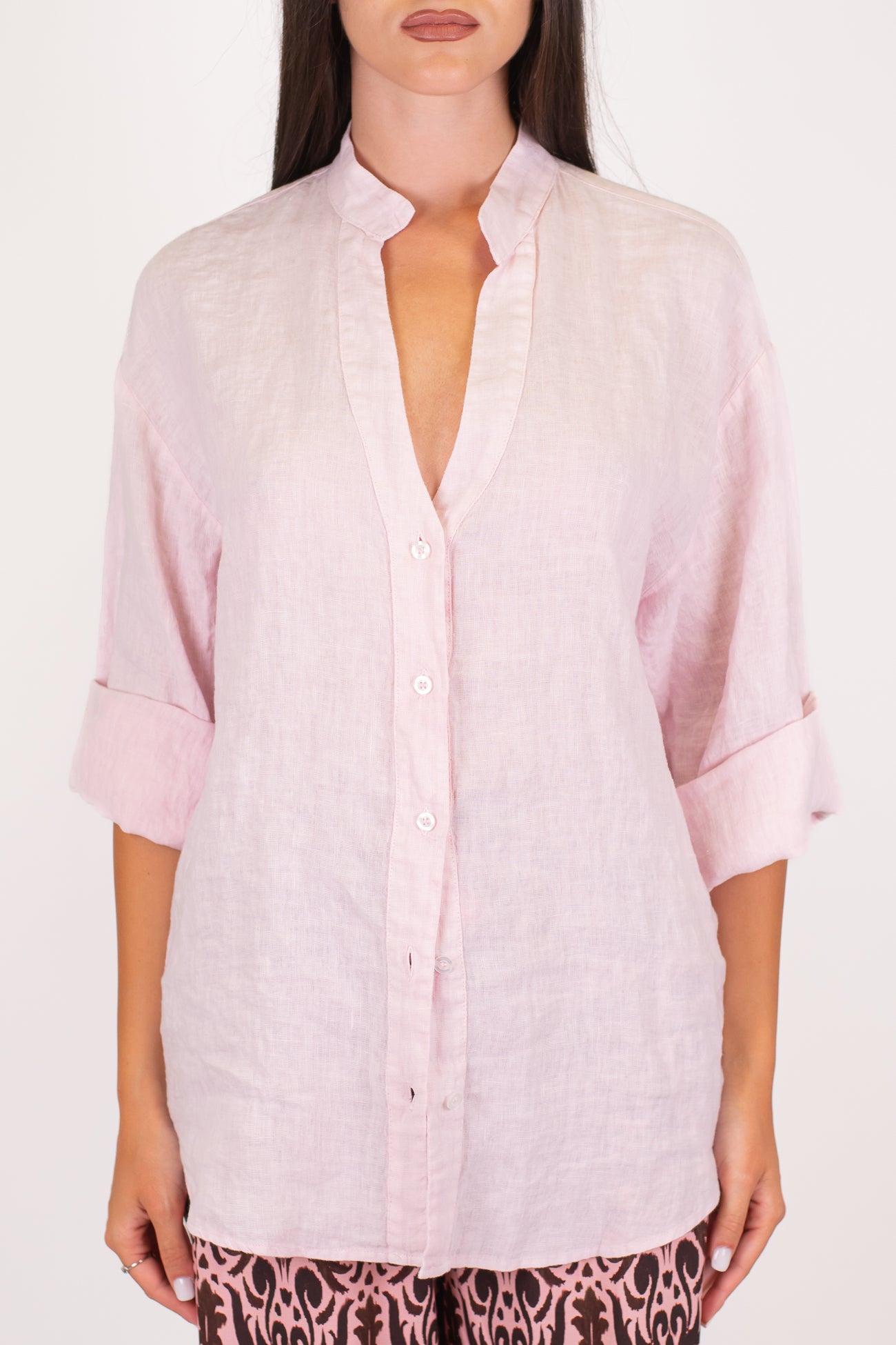 Tensione in - Camicia scollo a V in puro lino con collo coreano