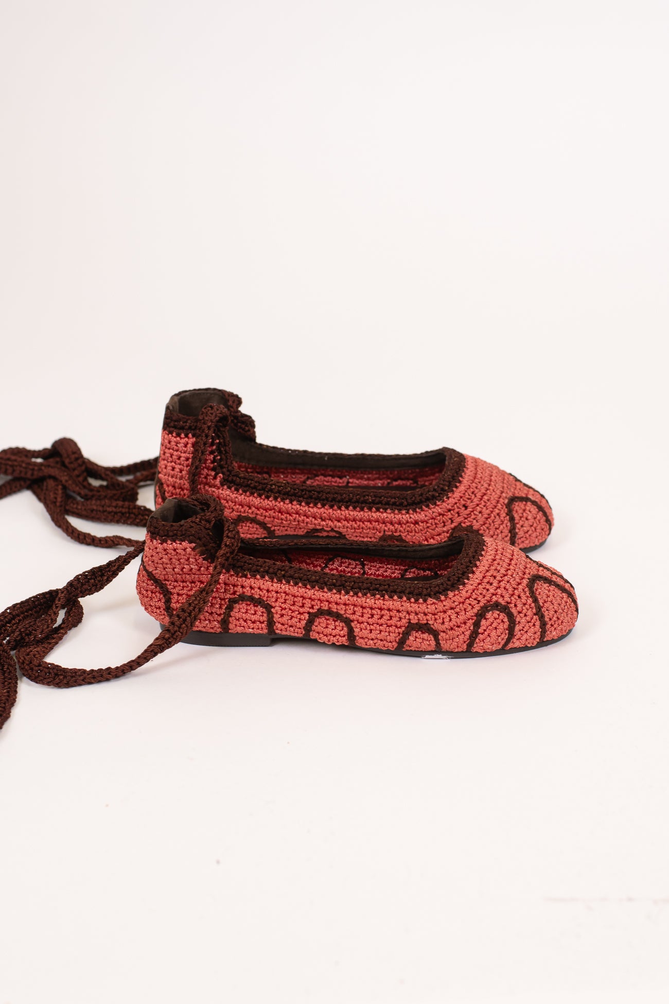 Mosaic - Ballerina in crochet con allacciatura alla schiava