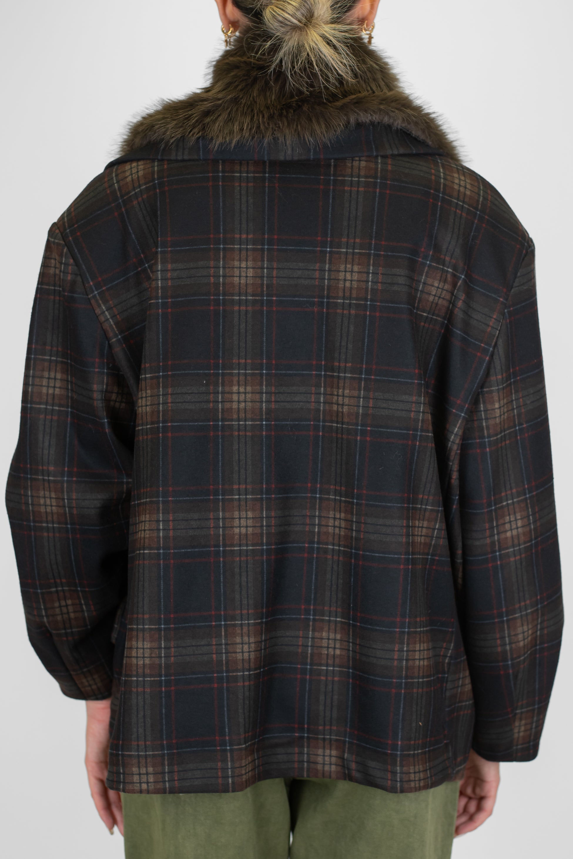 Tensione in - Giacca over doppiopetto fantasia check con collo in ecopelliccia