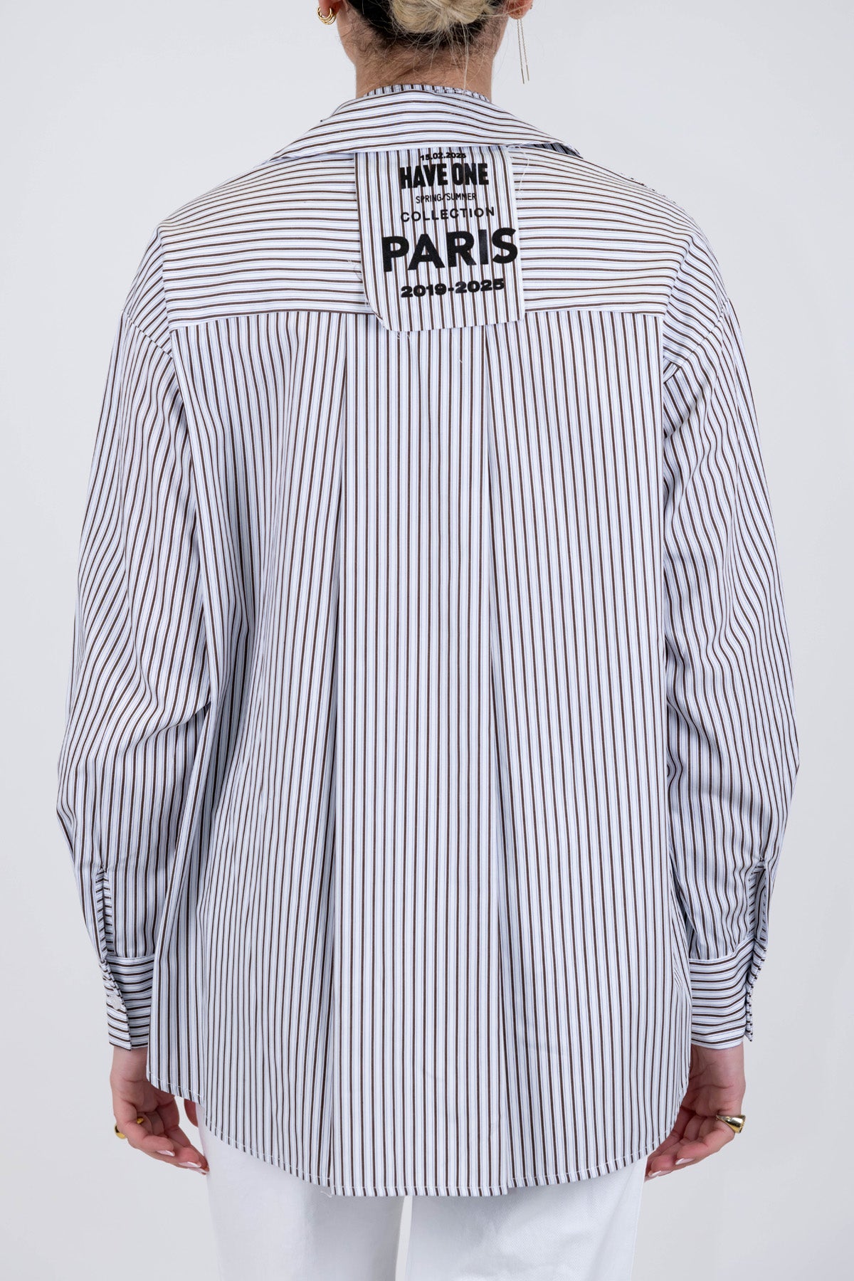 Haveone - Camicia over a righe con rosa al collo ed etichetta intessuto sul retro