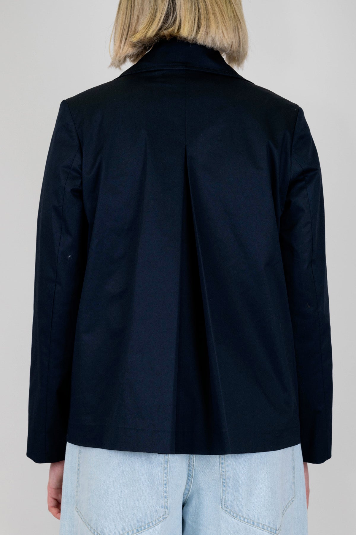 Maryley - Trench corto doppiopetto a sei bottoni con spilla