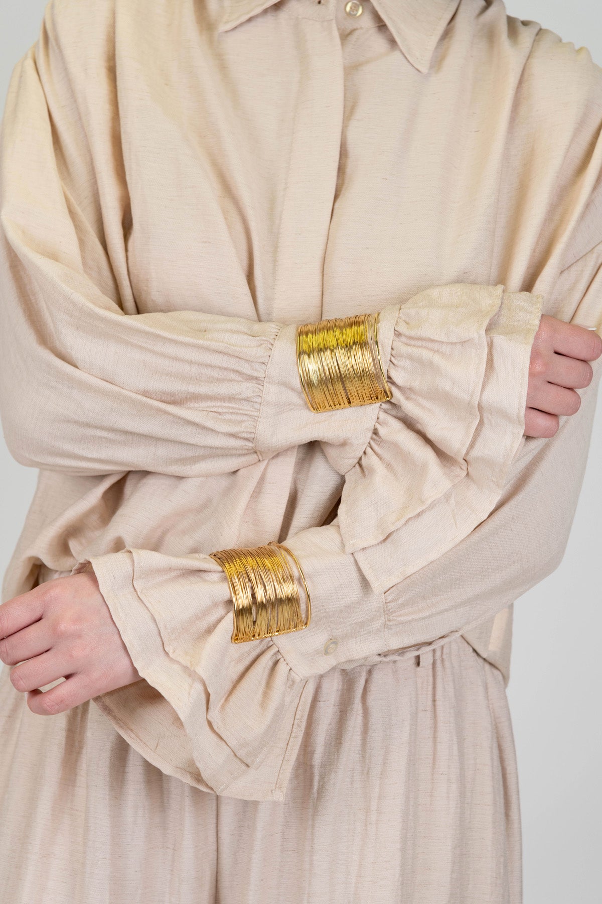 Haveone - Camicia over in misto lino con bracciali oro ai polsi