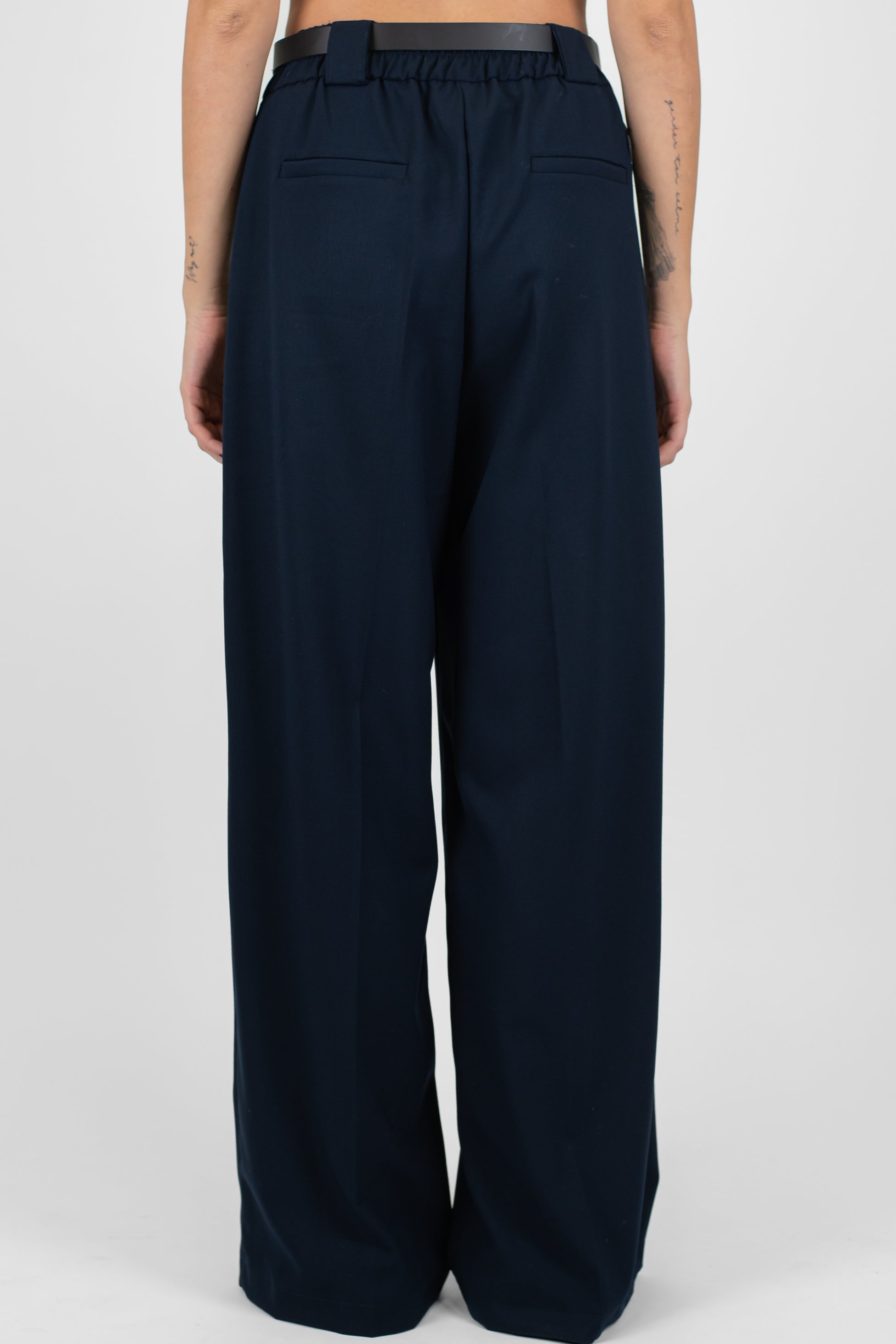 Tensione in - Pantalone palazzo con elastico sul retro