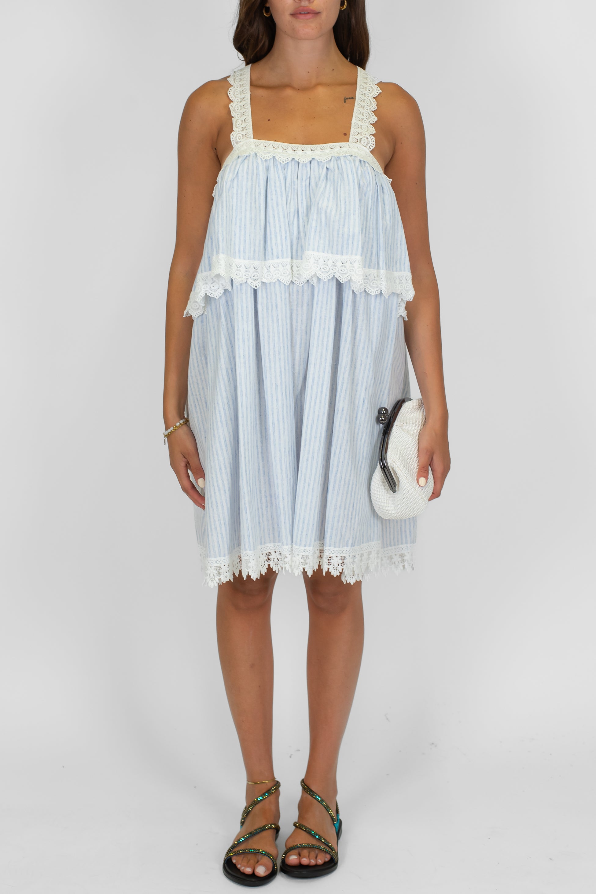 Dixie - Abito corto fantasia a righe con bretelle ad incrocio, balza e fondo in crochet