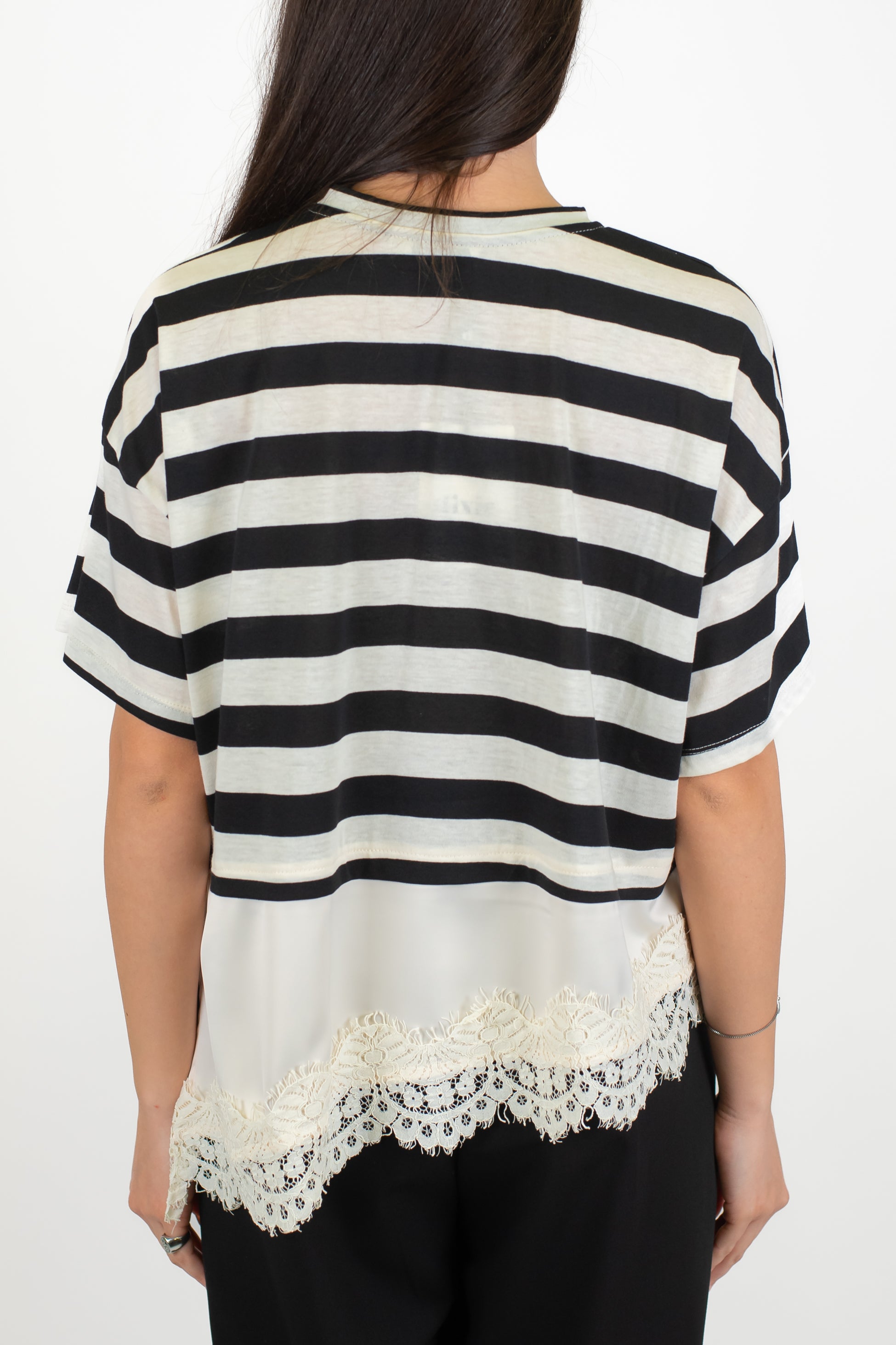 Dixie - T-shirt fantasia a righe con fondo in pizzo asimmetrico