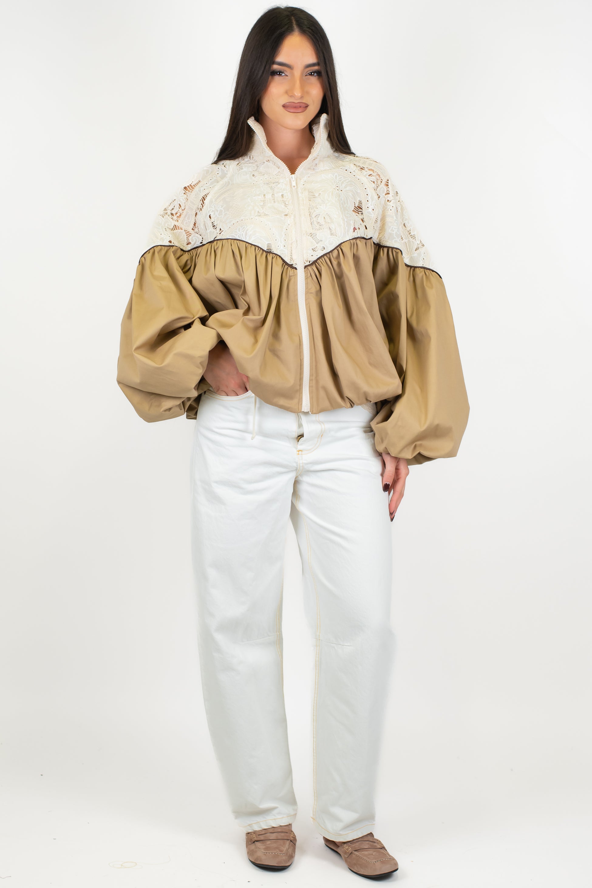 Tensione in - Pantalone balloon in denim colorato con bandana in crochet