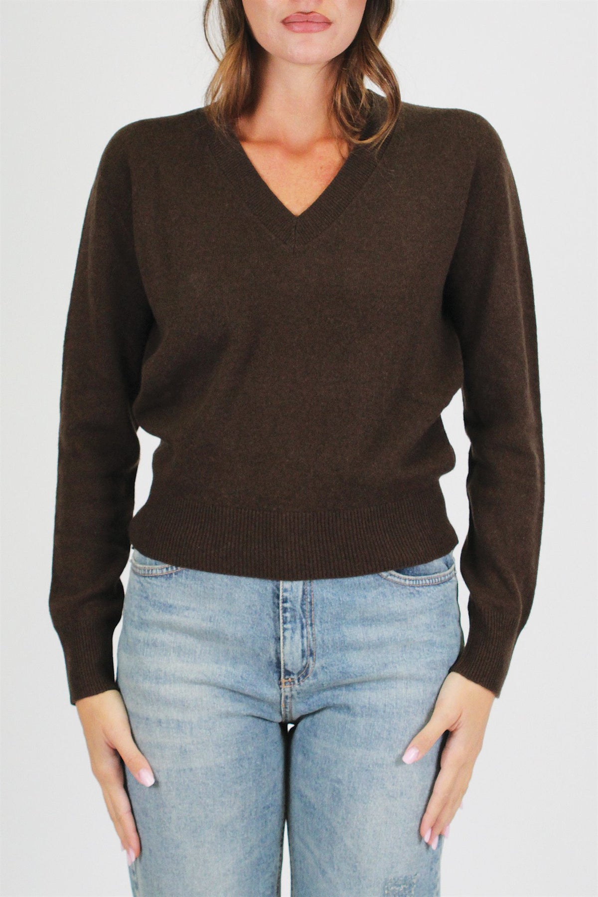 Tensione in - Maglia scollo a V in pura lana