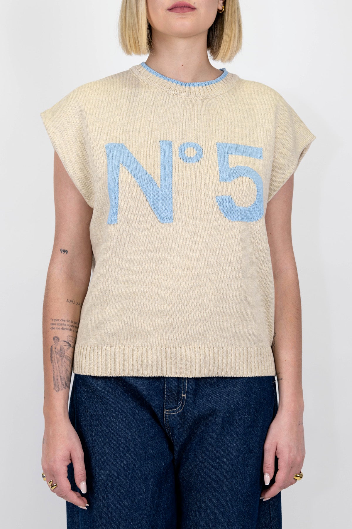 Tensione in - Maglia girocollo mezza manica con scritta a contrasto