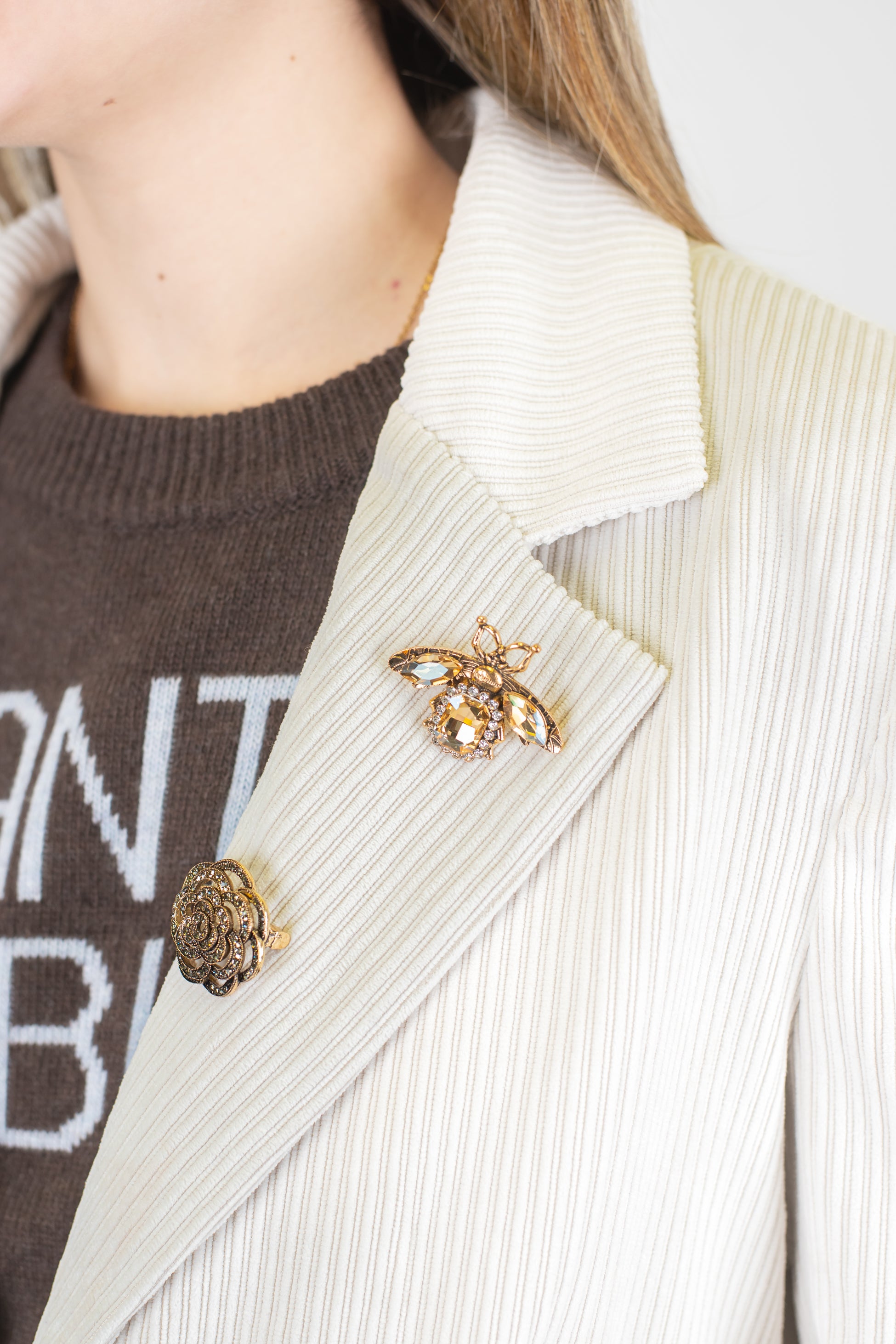 Motel - Giacca monopetto in velluto a coste con spille sul rever