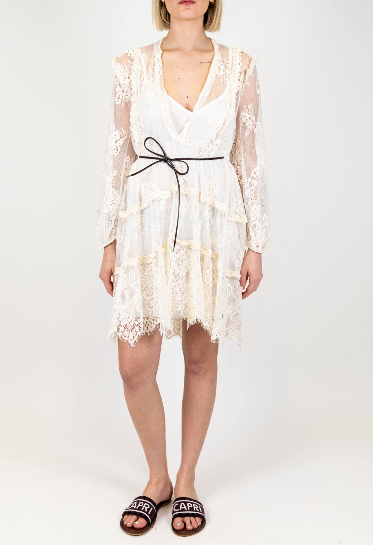 Tensione in - Abito corto in pizzo e crochet con sottanino