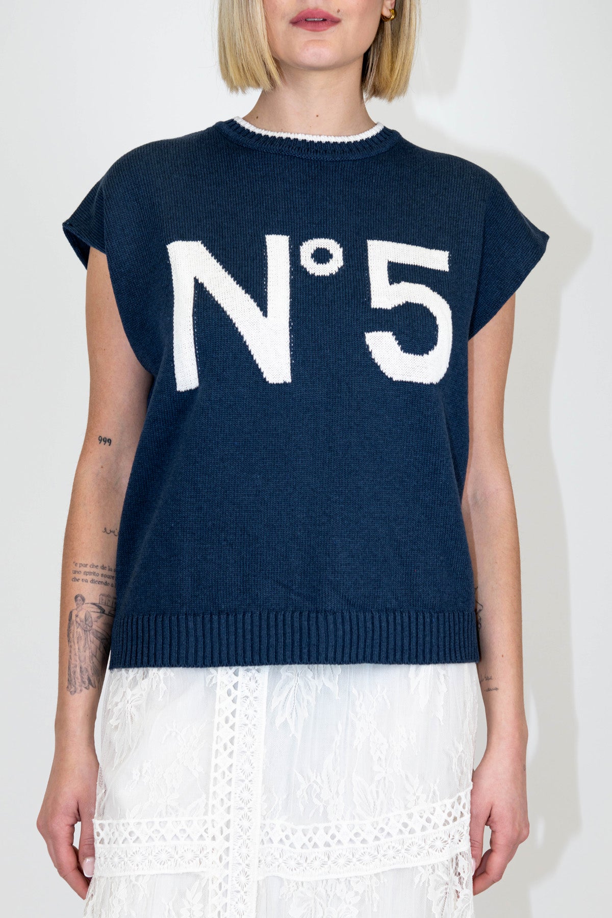 Tensione in - Maglia girocollo mezza manica con scritta a contrasto