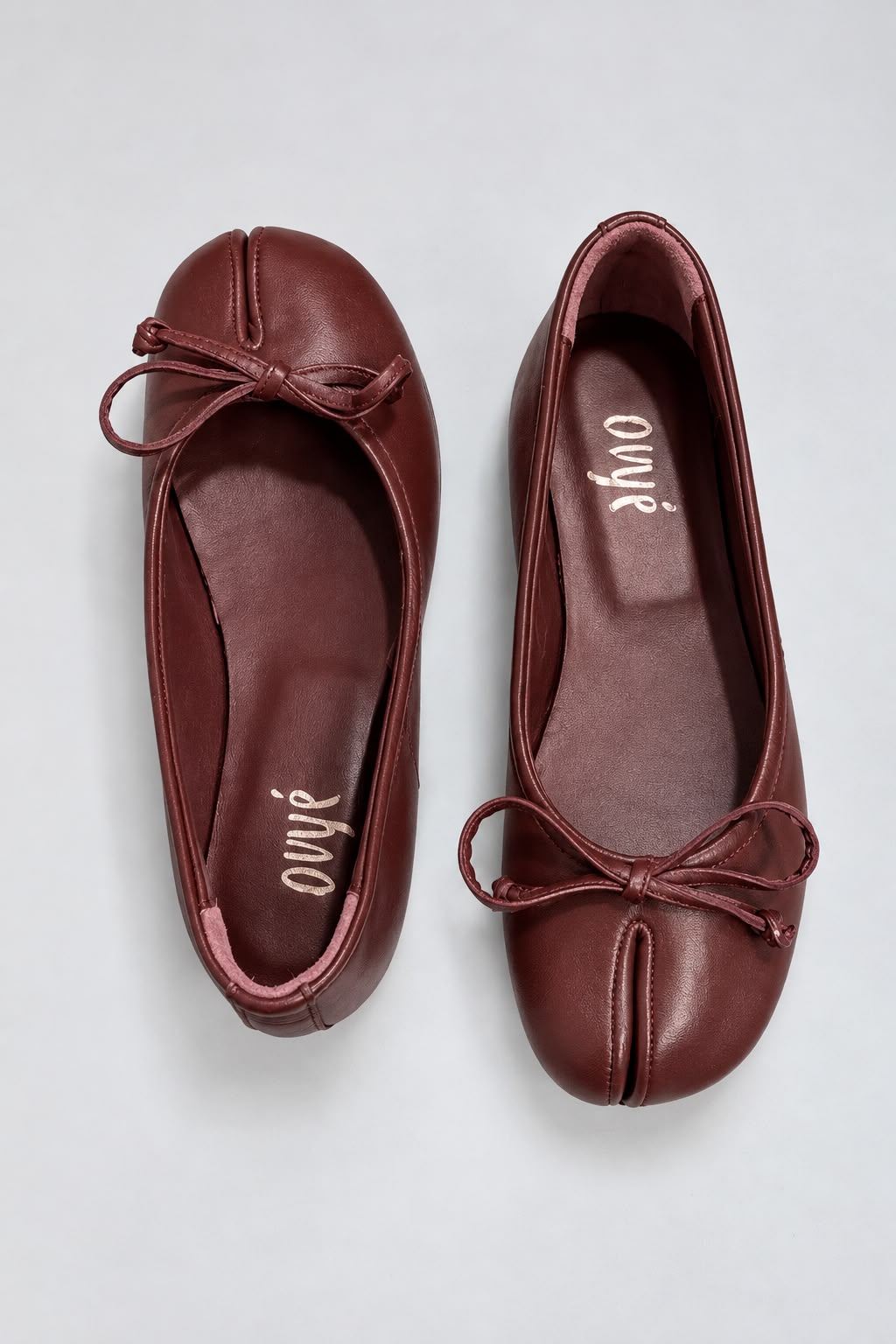 Ovyé - Ballerina in pelle infradito con fiocco