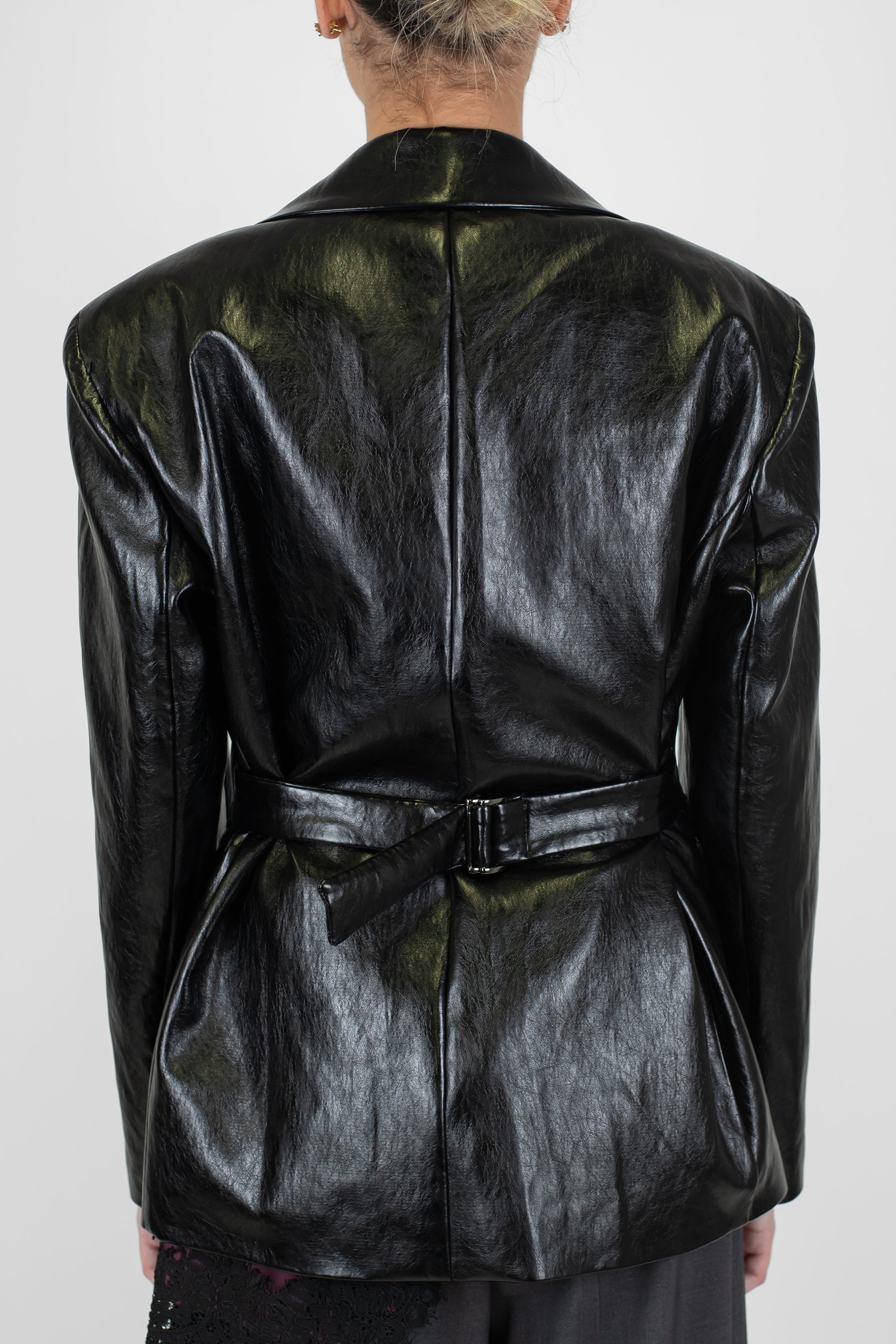 Motel - Giacca doppiopetto in ecopelle con spalline e cinturino sul retro