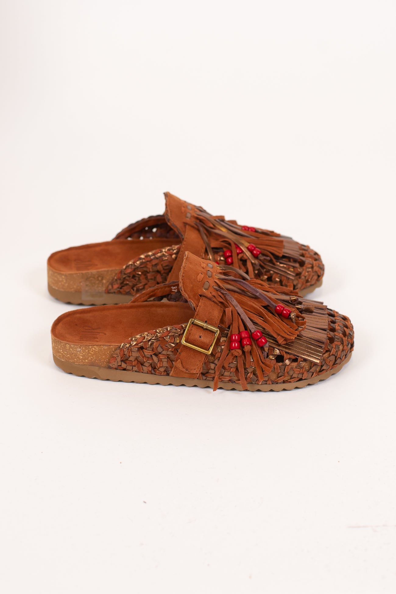 Ovyé - Mules in suede con frange a contrasto e perline