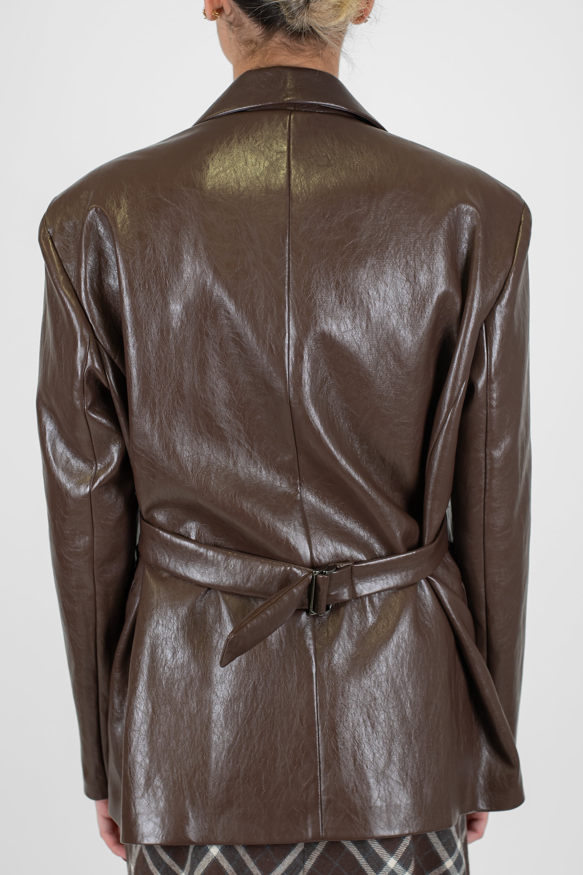 Motel - Giacca doppiopetto in ecopelle con spalline e cinturino sul retro