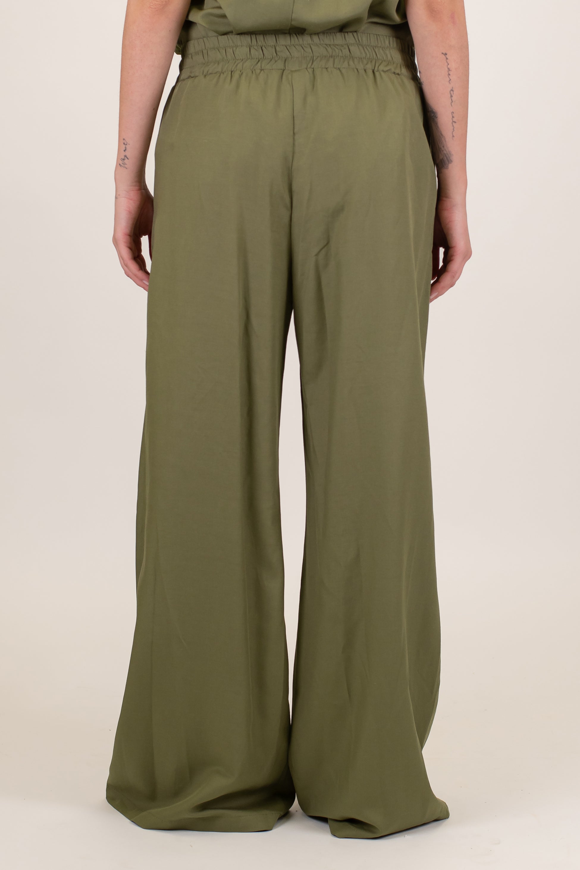 Tensione in - Coordinato in misto lino con top a fascia e pantalone palazzo con elastico sul retro