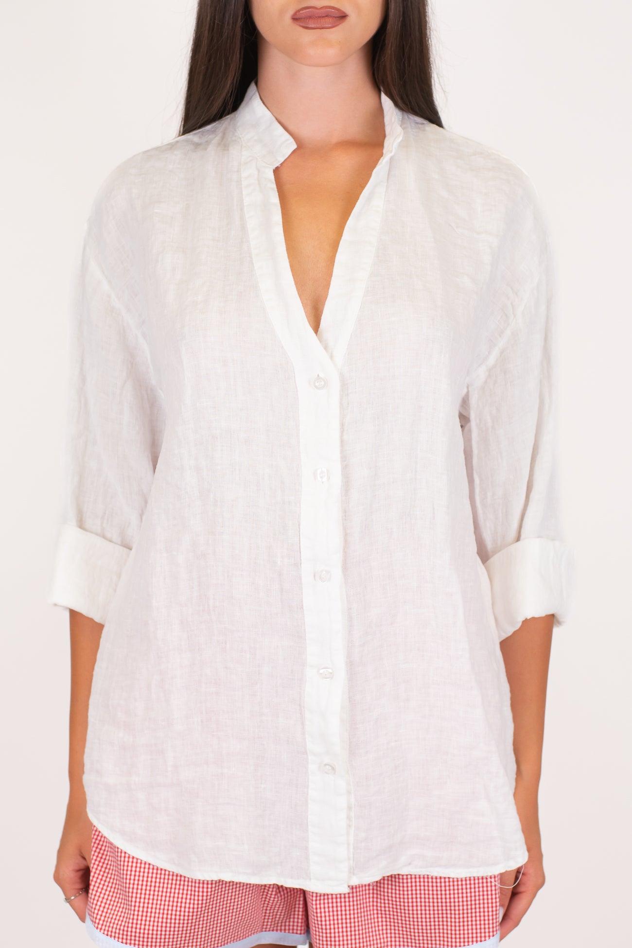 Tensione in - Camicia scollo a V in puro lino con collo coreano