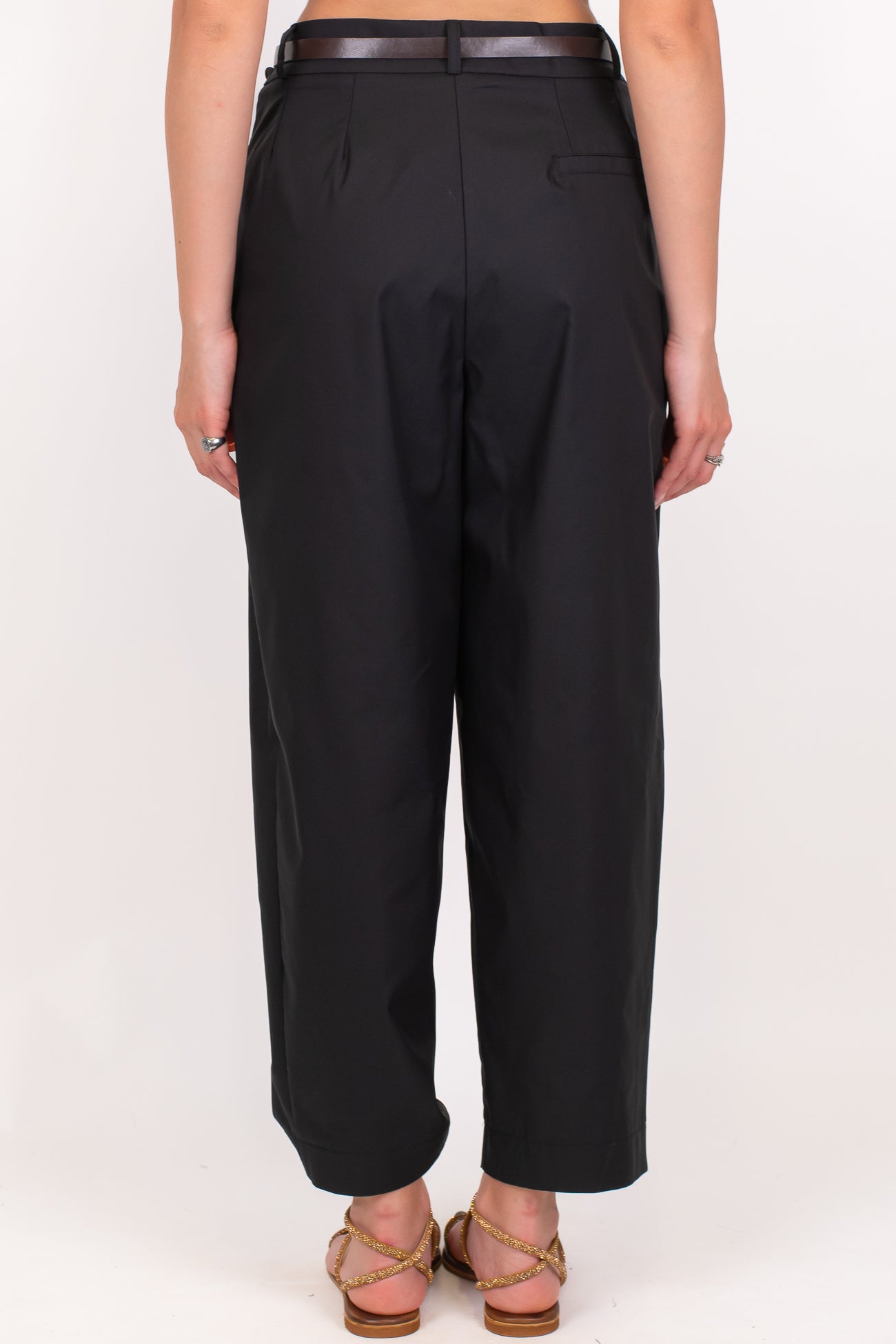Maryley - Pantalone regular crop in tela paracadute con pinces