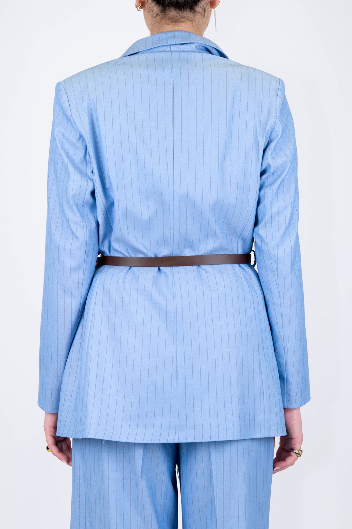 Tensione in - Giacca monopetto gessata con cinturino in vita