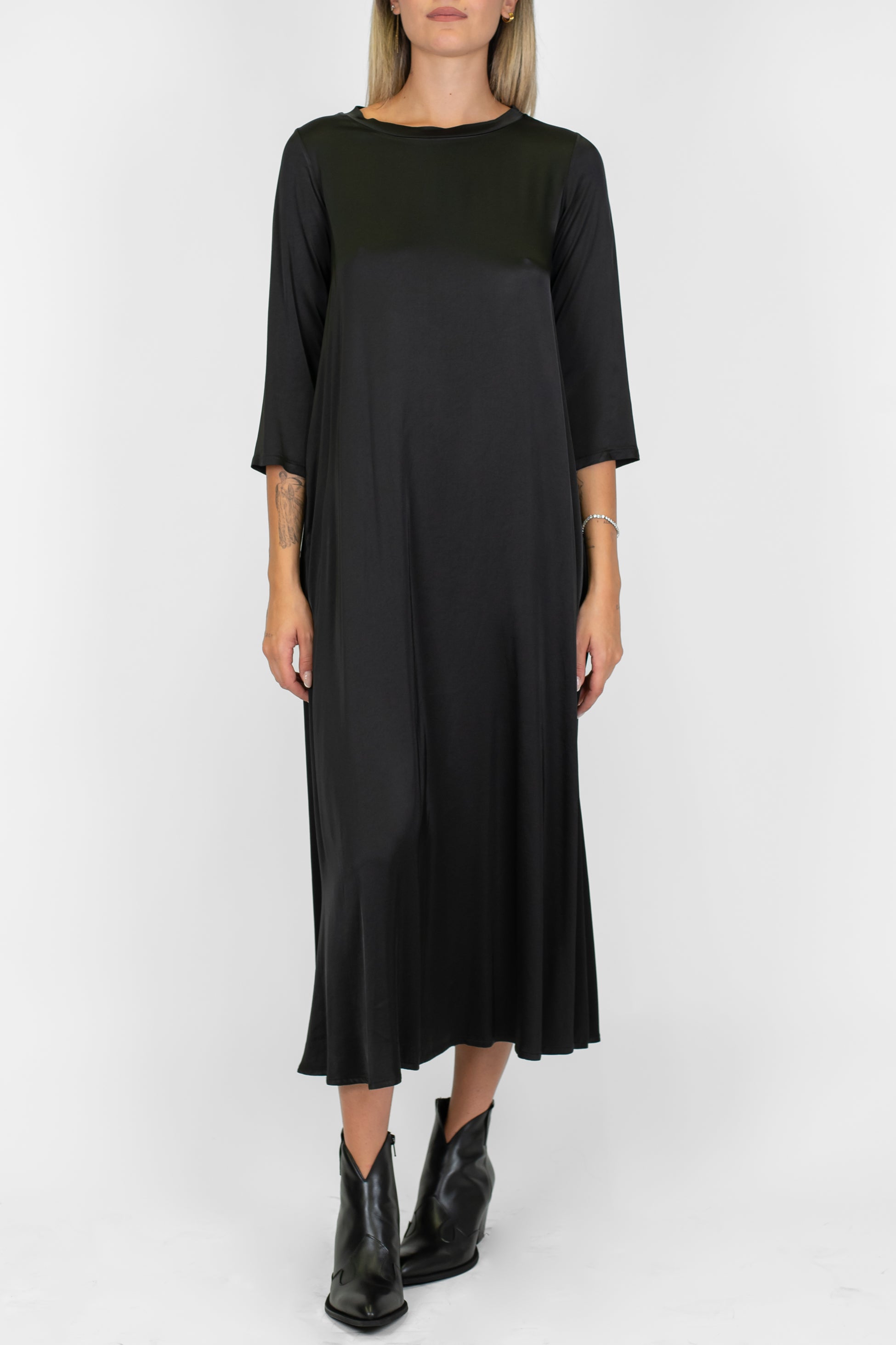 Tensione in - Abito lungo in viscosa con manica tre quarti