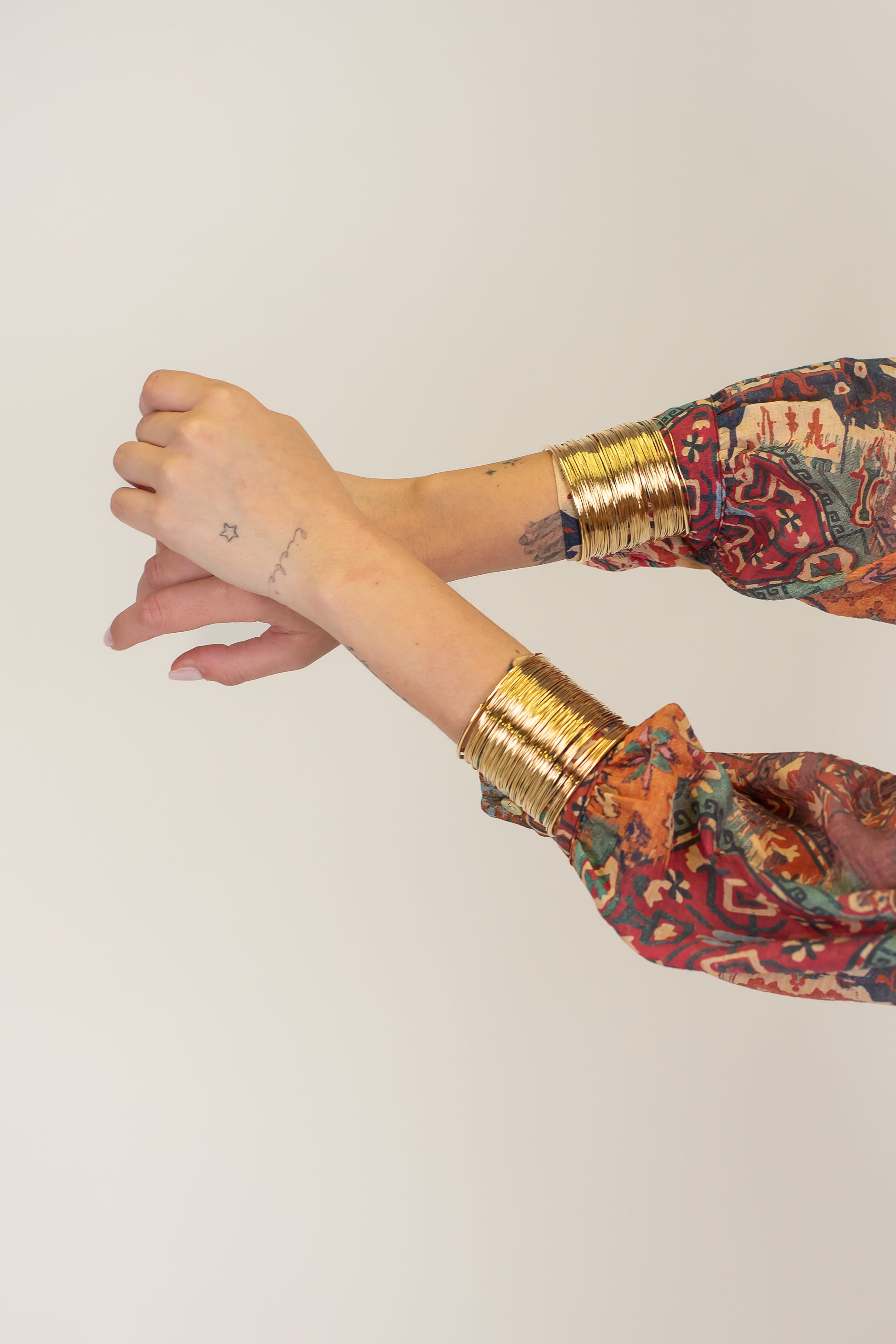 Tensione in - Camicia fantasia astratta in lycocell con bracciali