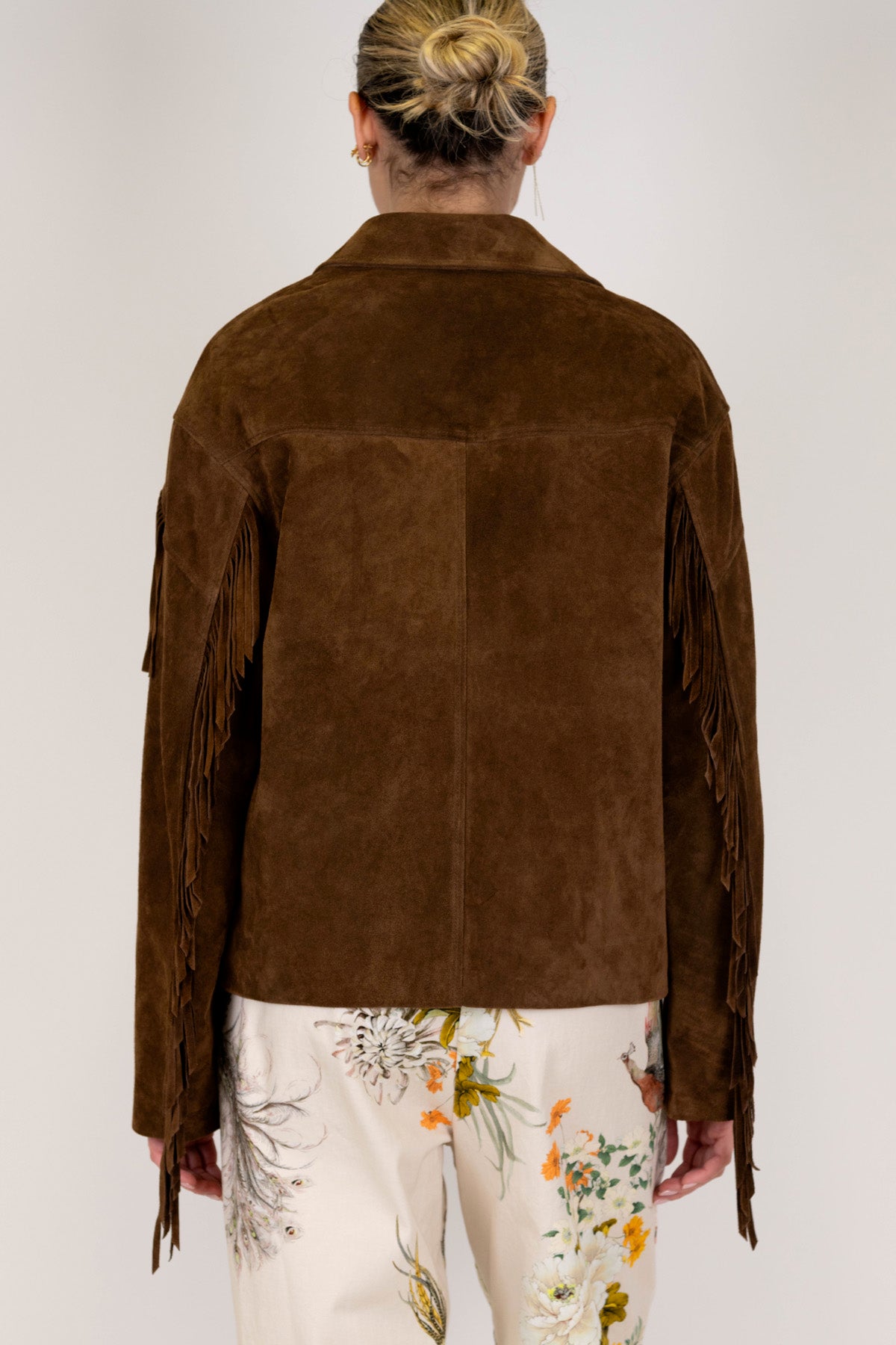 Tensione in - Giacca in camoscio con frange su fronte e maniche