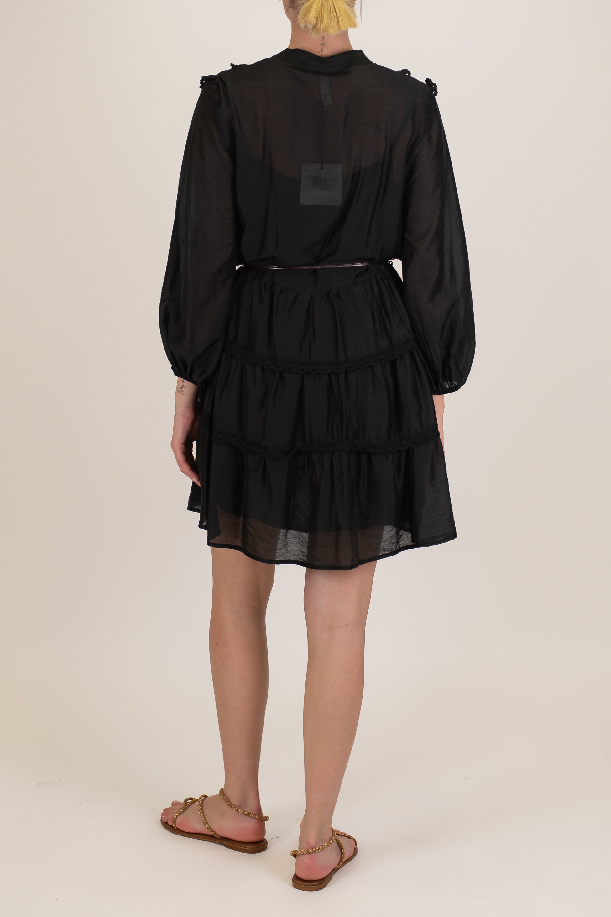 Tensione in - Abito corto in tencel con profili e balze ricamate e chiusura con bottoni