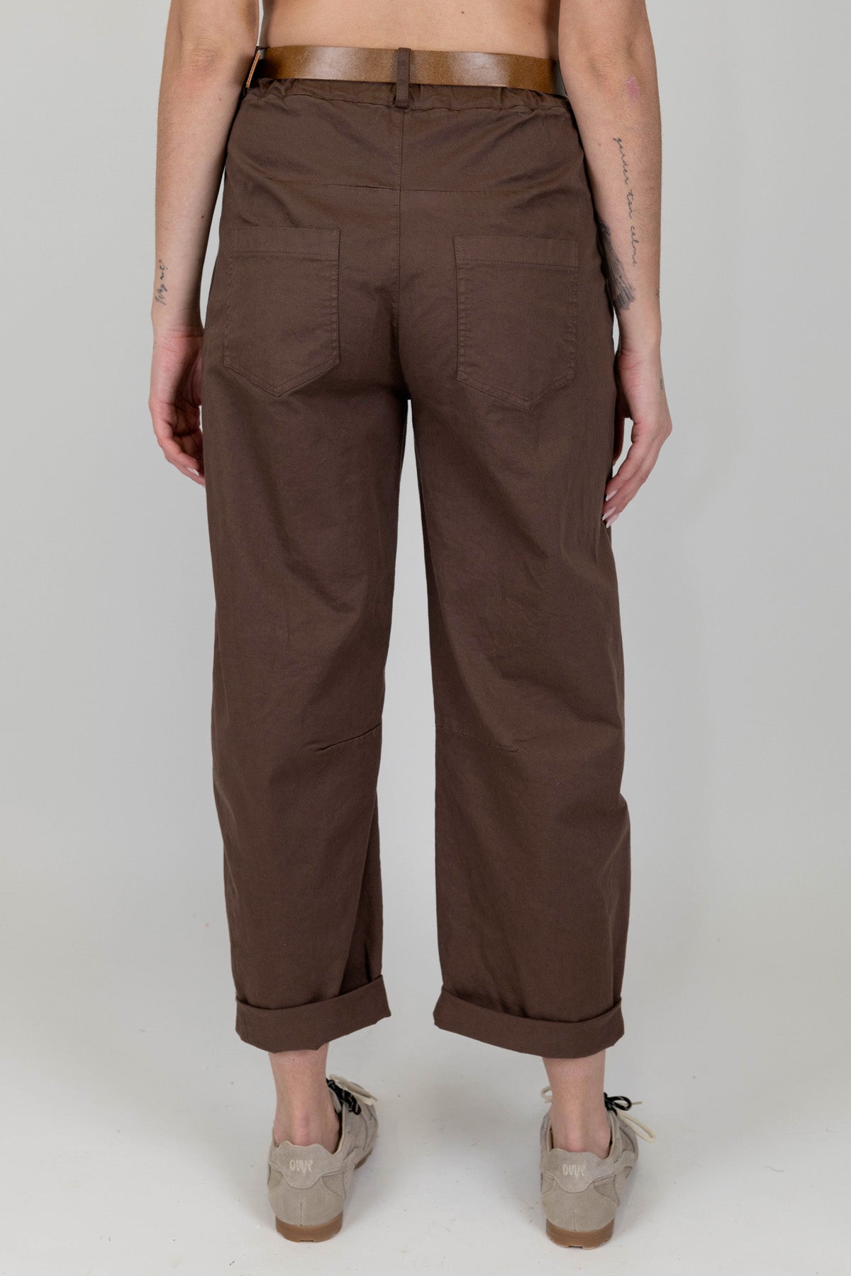 Tensione in - Pantalone modello balloon con elastico sul retro