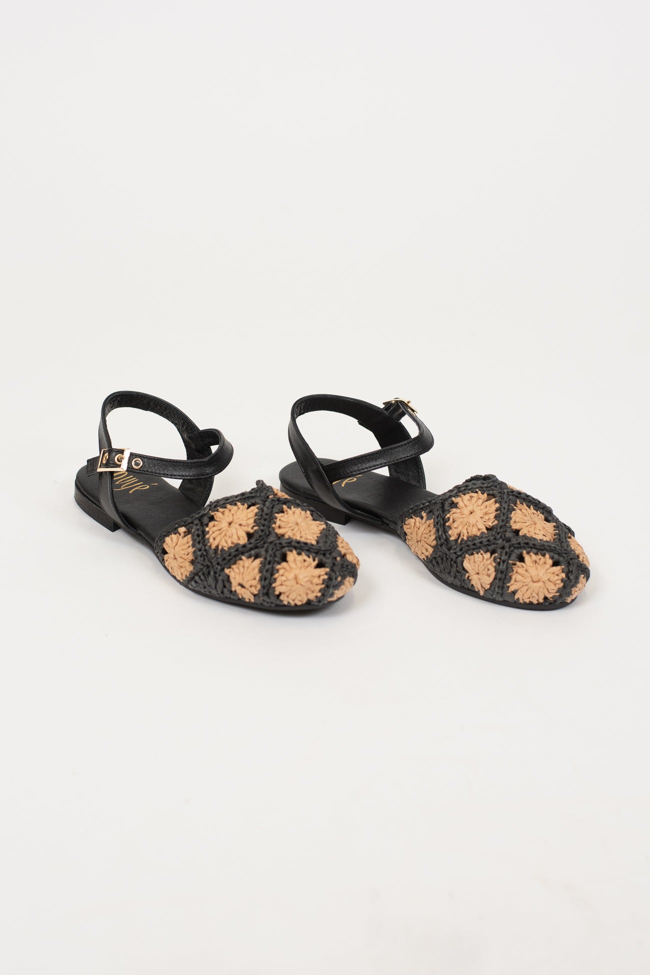 Ovyé - Slingback bassa in rafia con cinturino in pelle