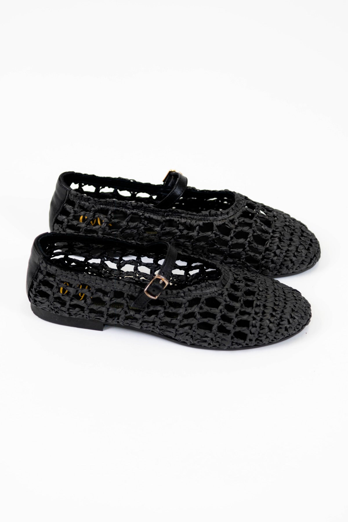 Ovyé - Ballerina in rafia traforata con cinturino in pelle