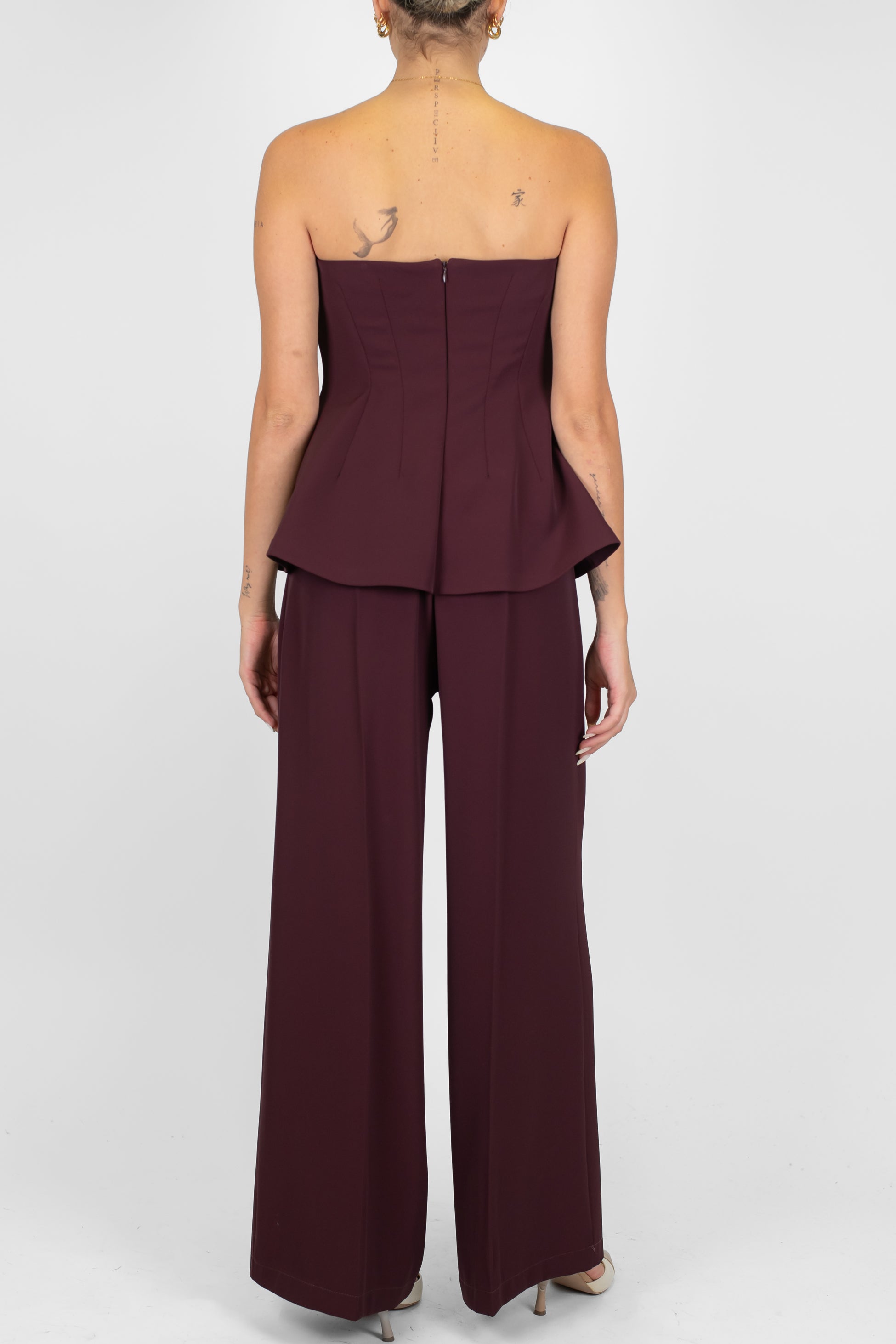 Tensione in - Tuta a fascia con balza