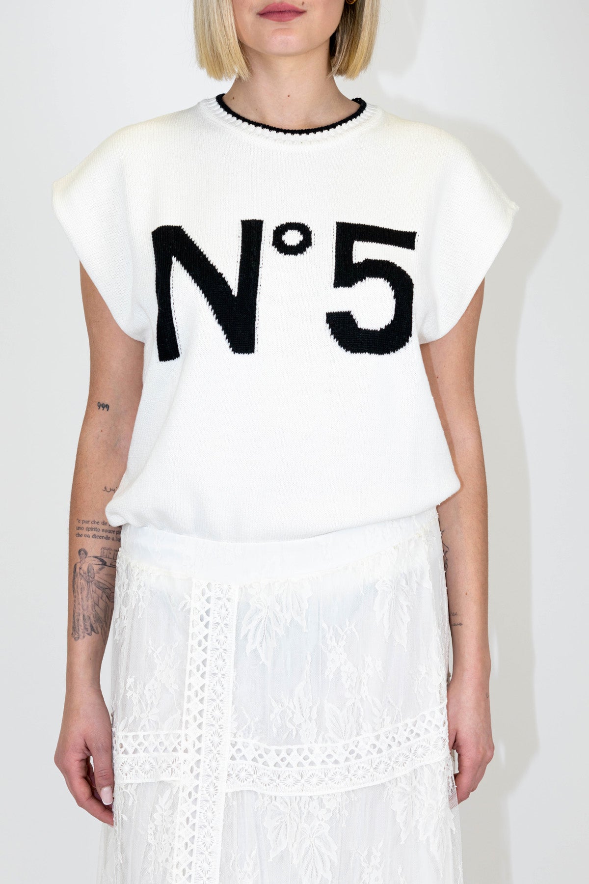 Tensione in - Maglia girocollo mezza manica con scritta a contrasto