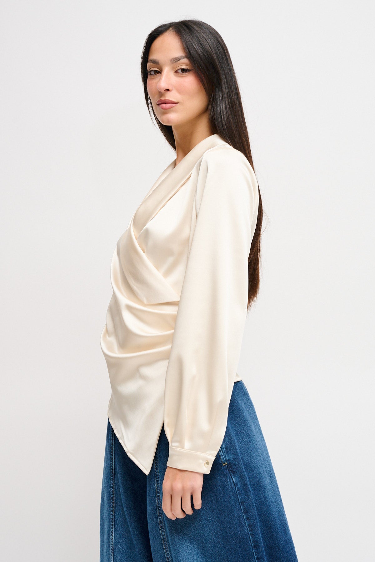 Maryley - Blusa con drappeggio e fondo asimmetrico