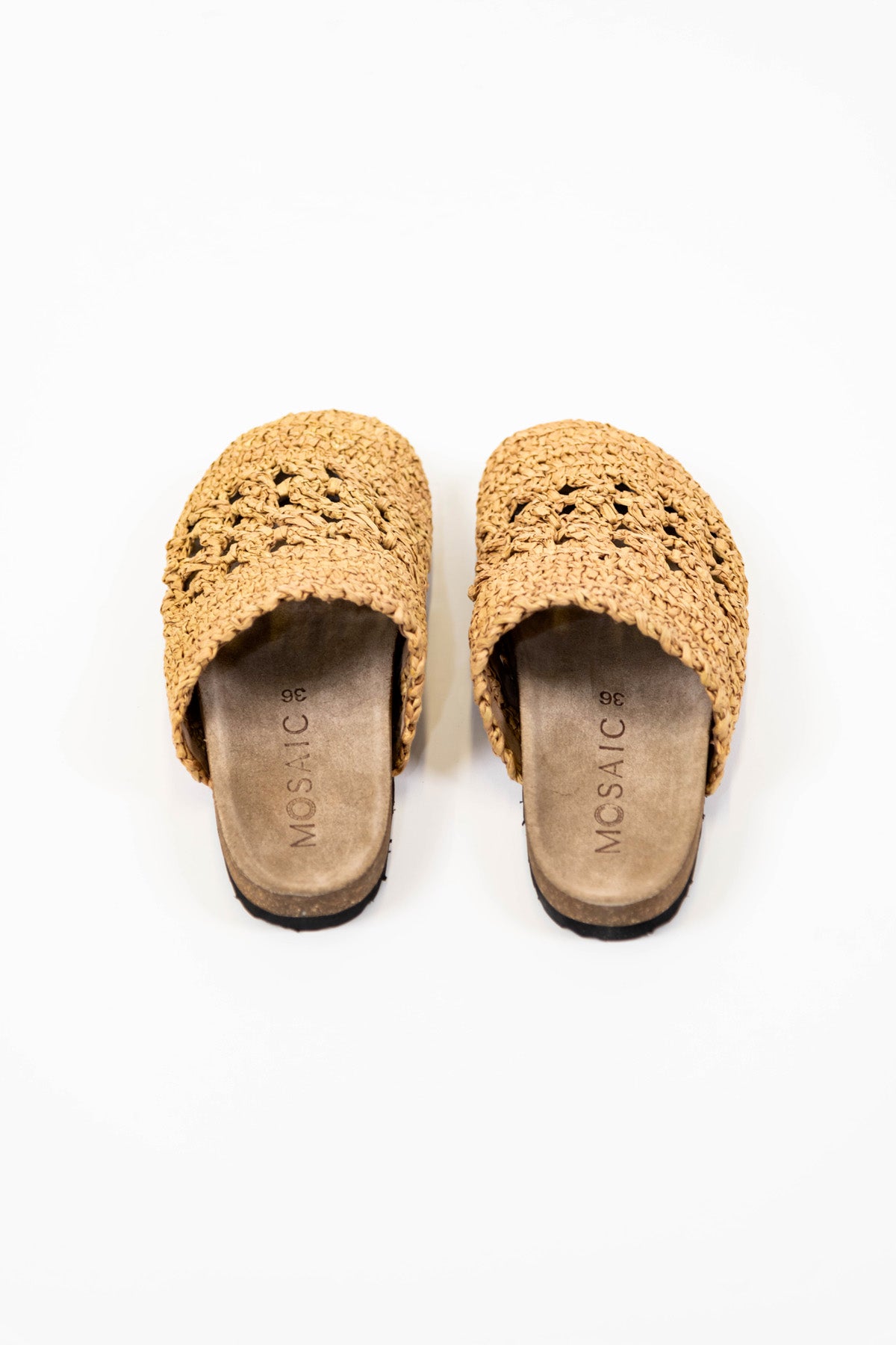 Sabot in rafia con tomaia in pelle camosciata e suola in gomma